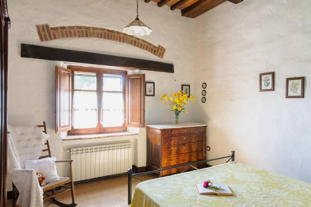 Girasole Cottage overlooking the Orcia valley in Tuscany view 3