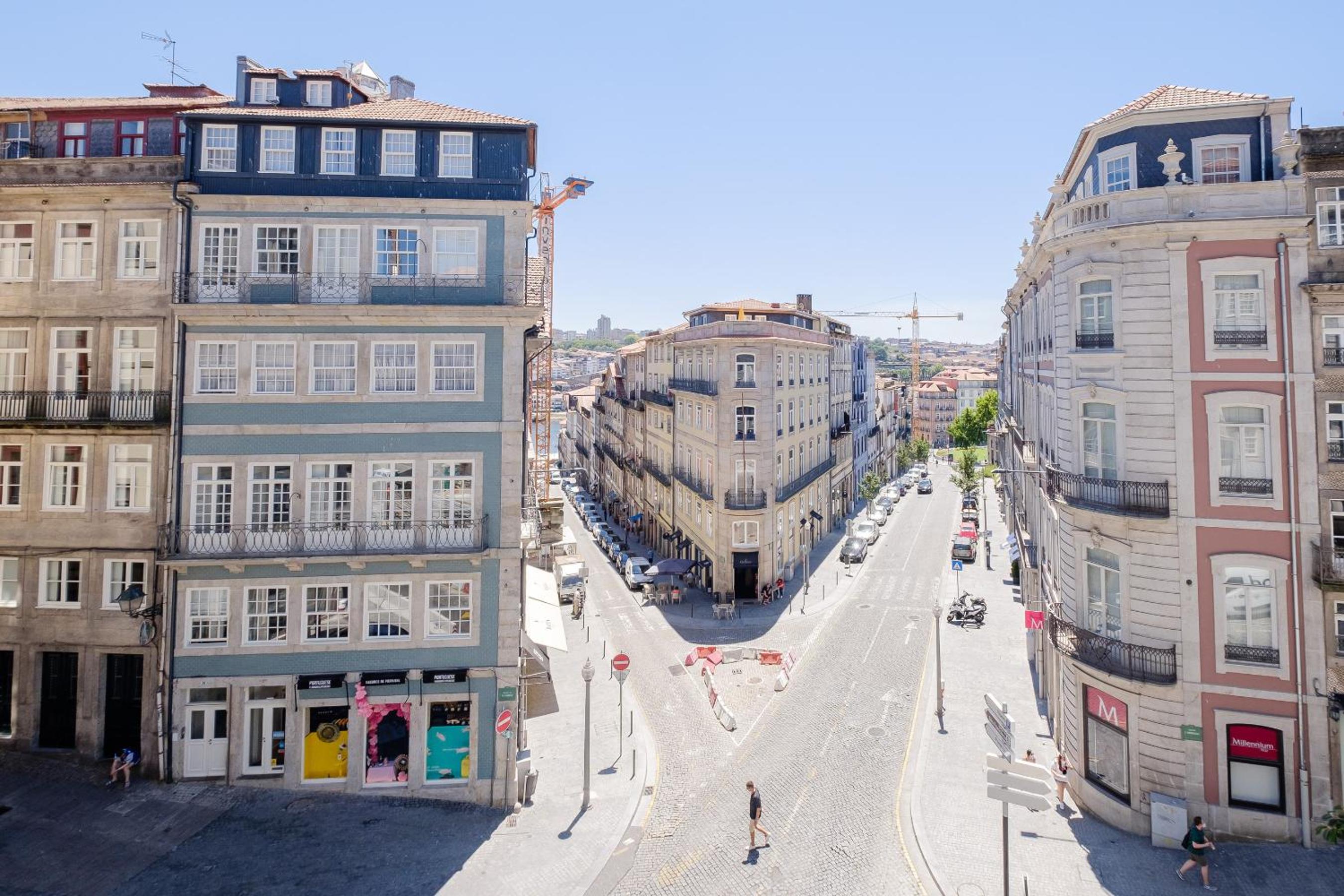 BOUTIQUE Rentals- THE RIBEIRA***** Apt great views view 2