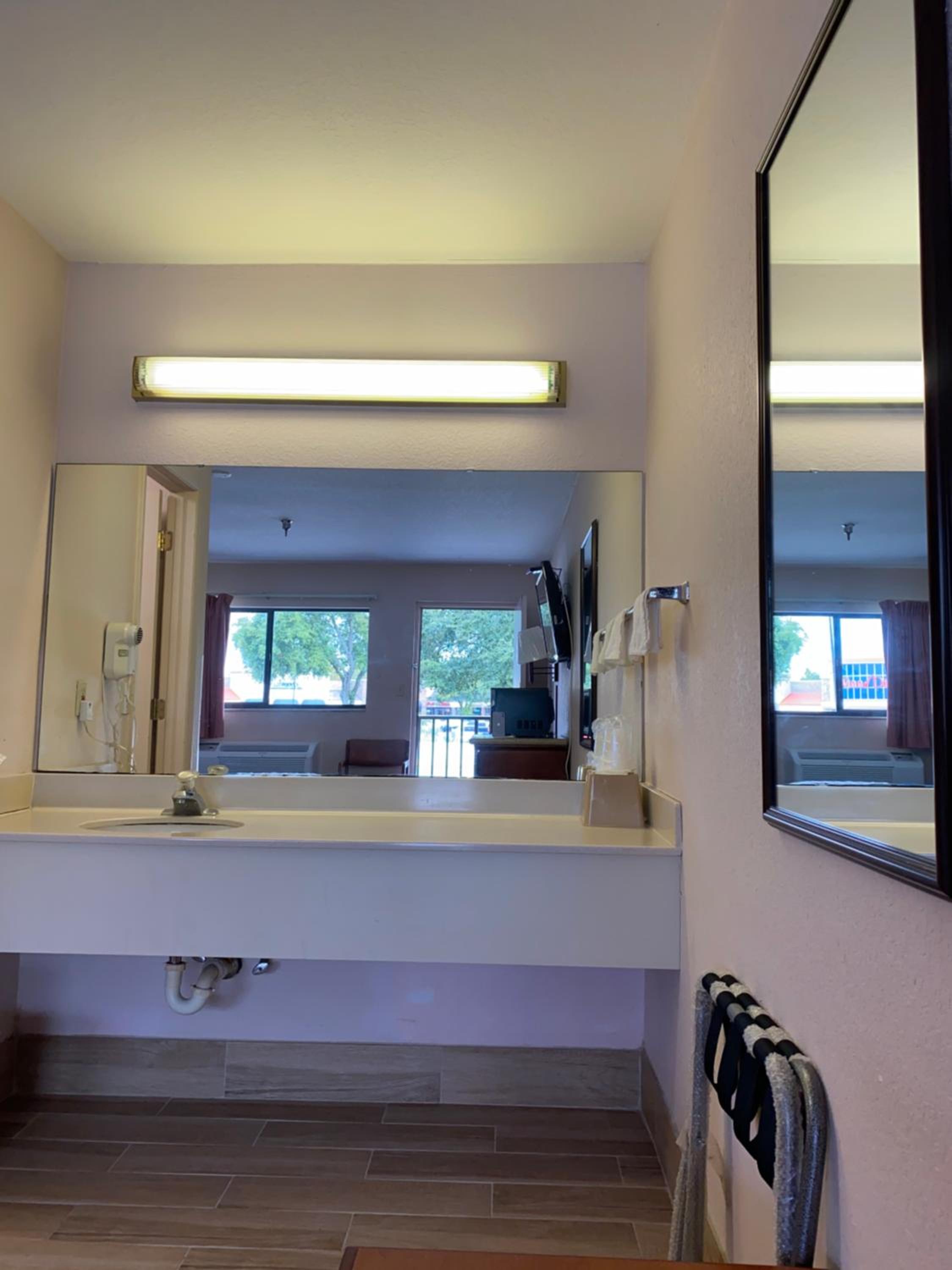 REGENCY INN