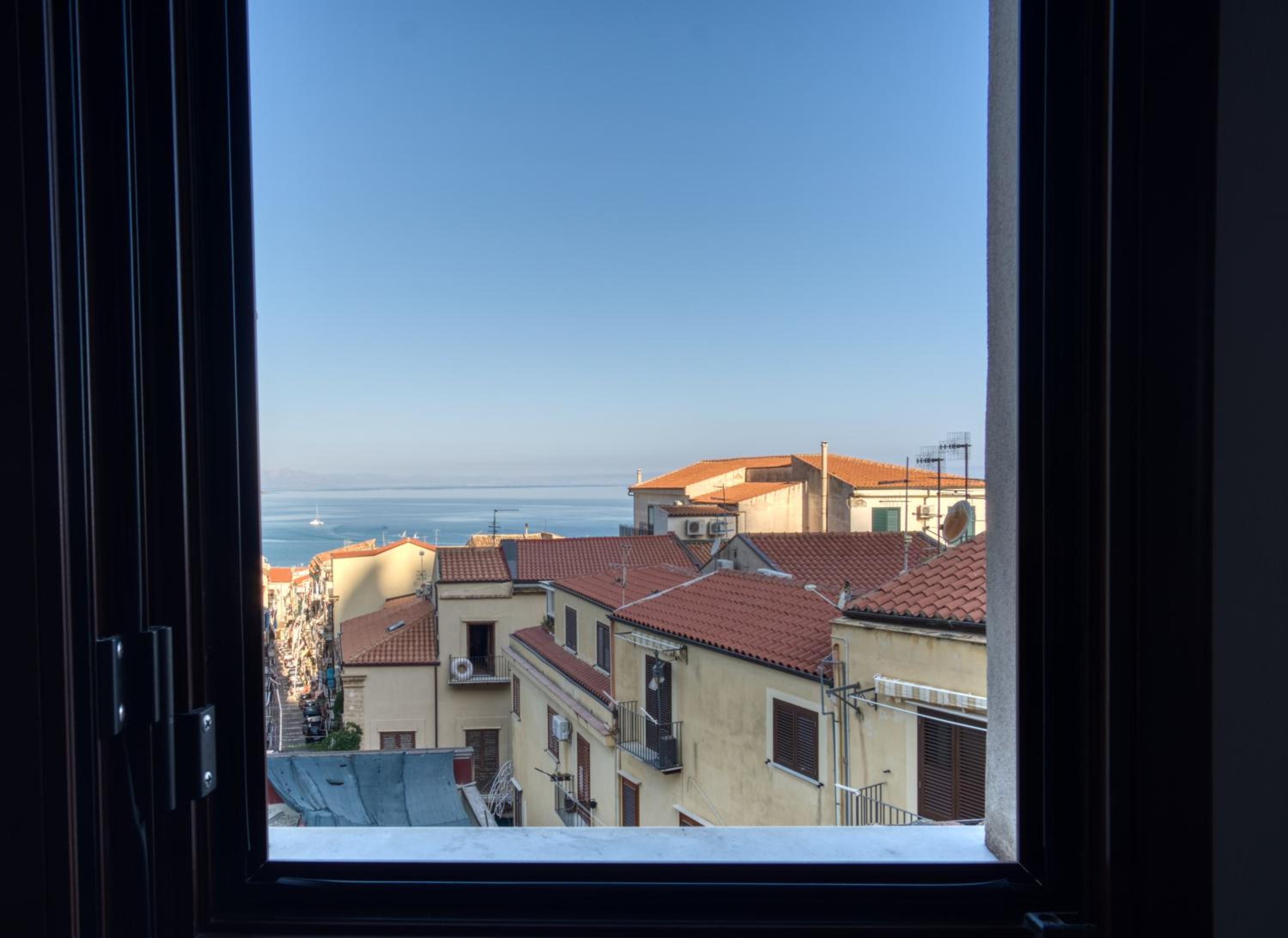 Cefalu in Blu