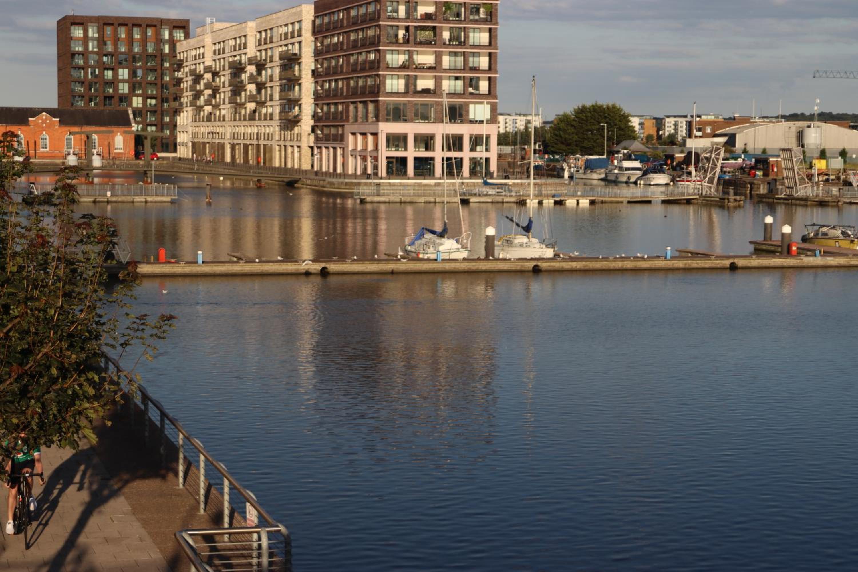 Riverside Townhouse with Private Garden
