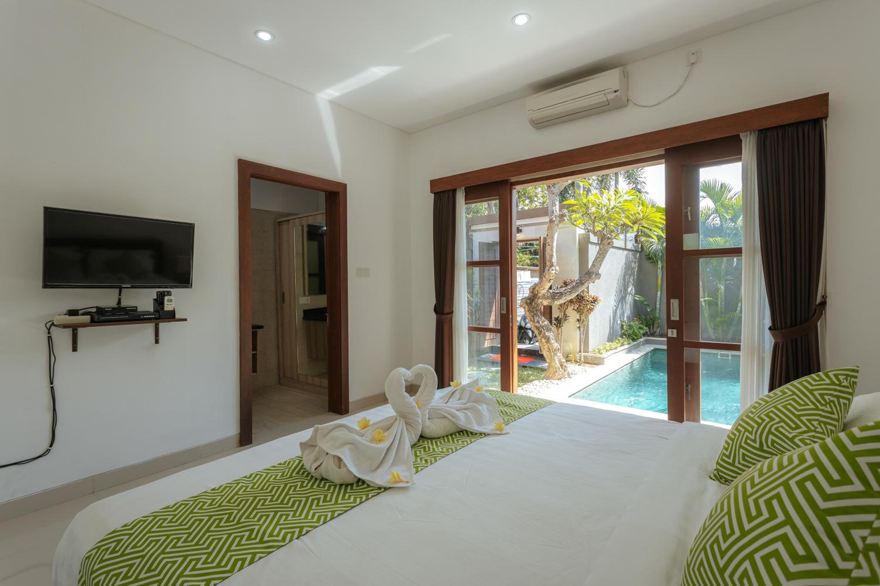 Villa Sedana, Seminyak - 2 Bedroom Private Pool Villa!