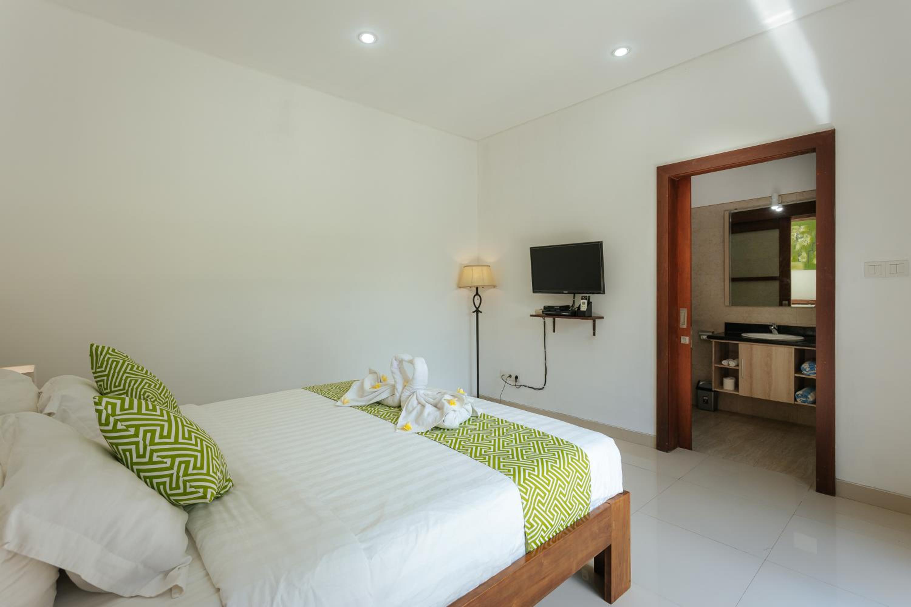 Villa Sedana, Seminyak - 2 Bedroom Private Pool Villa!