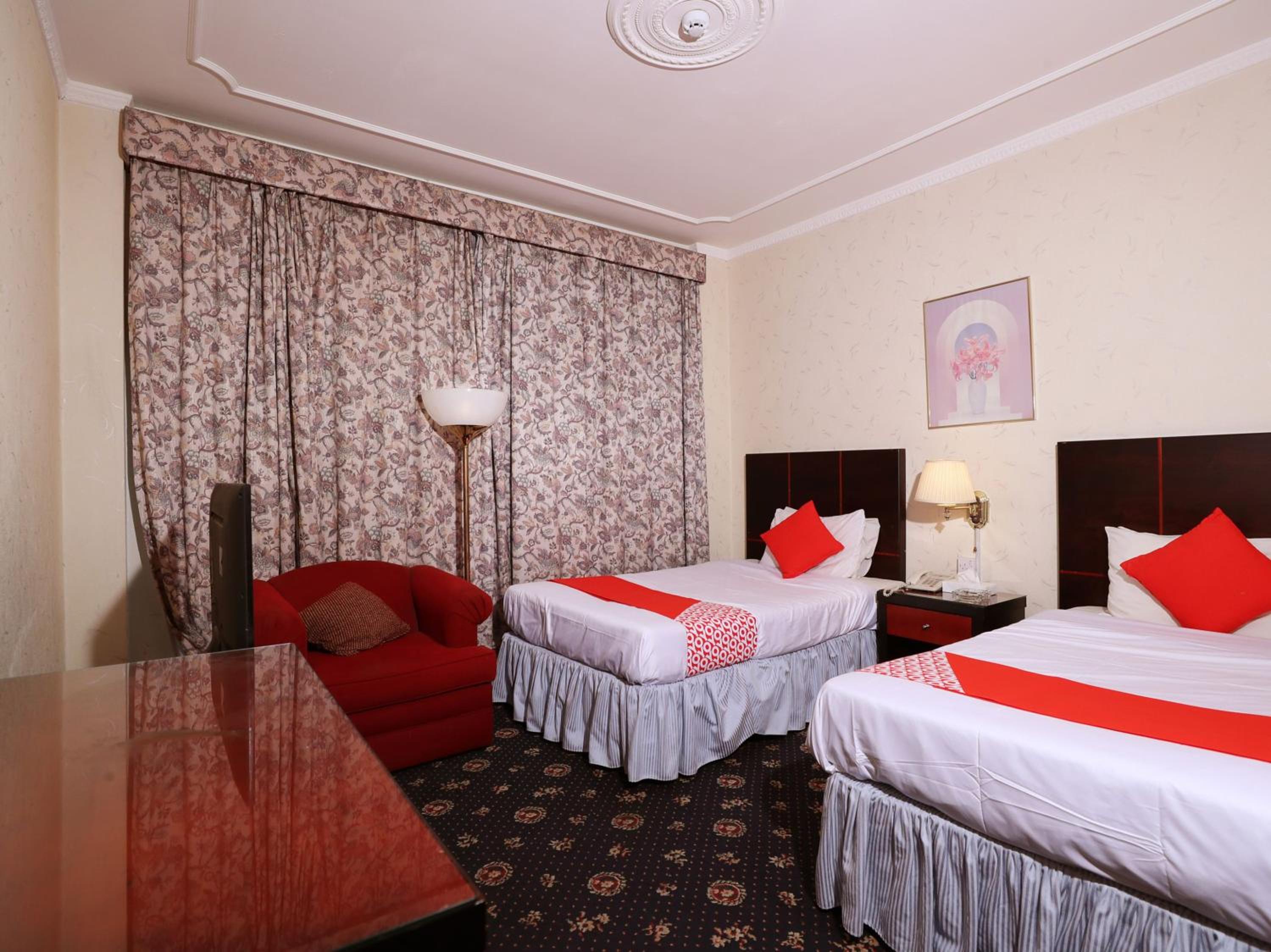 OYO 112 Semiramis Hotel