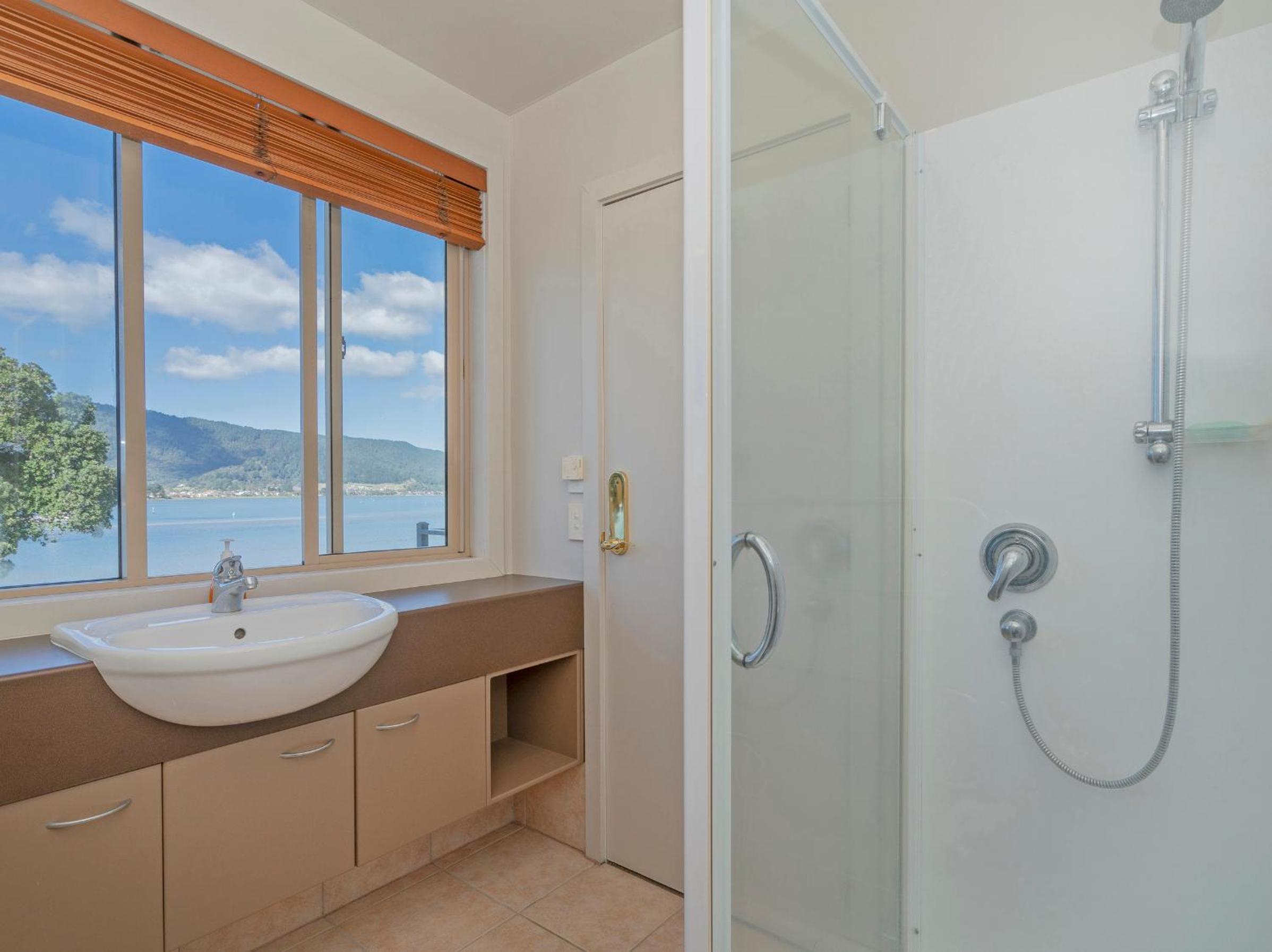 Tairua Waterfront Retreat - Tairua Apartment view 4