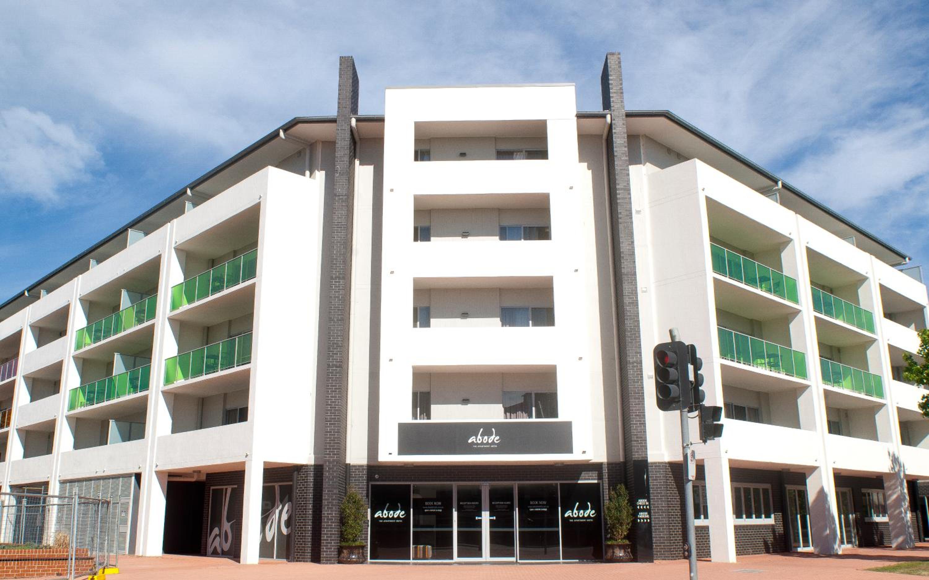Hotel Abode Tuggeranong - Image 1