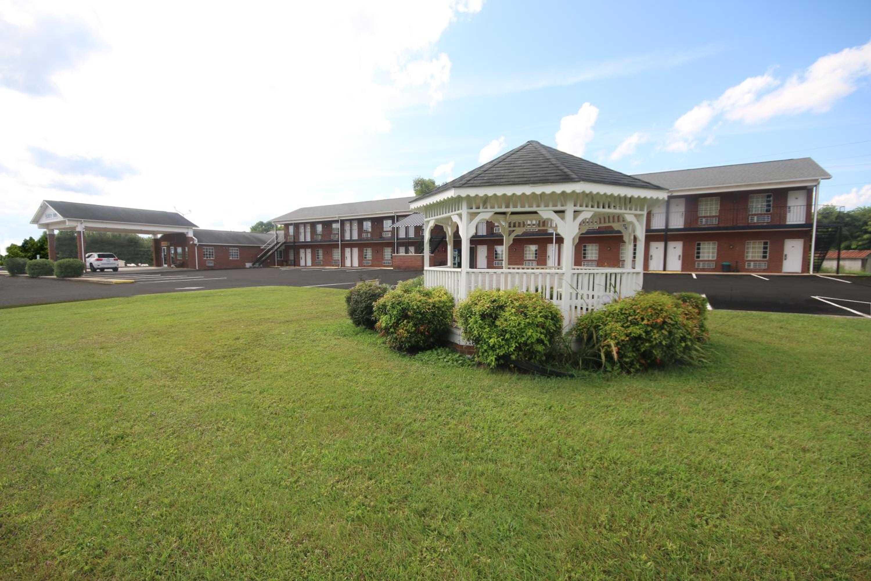 Surry Inn - Dobson - I-77 - Exit 93