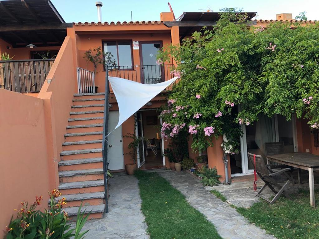 Beach apartment garden and wifi view 2