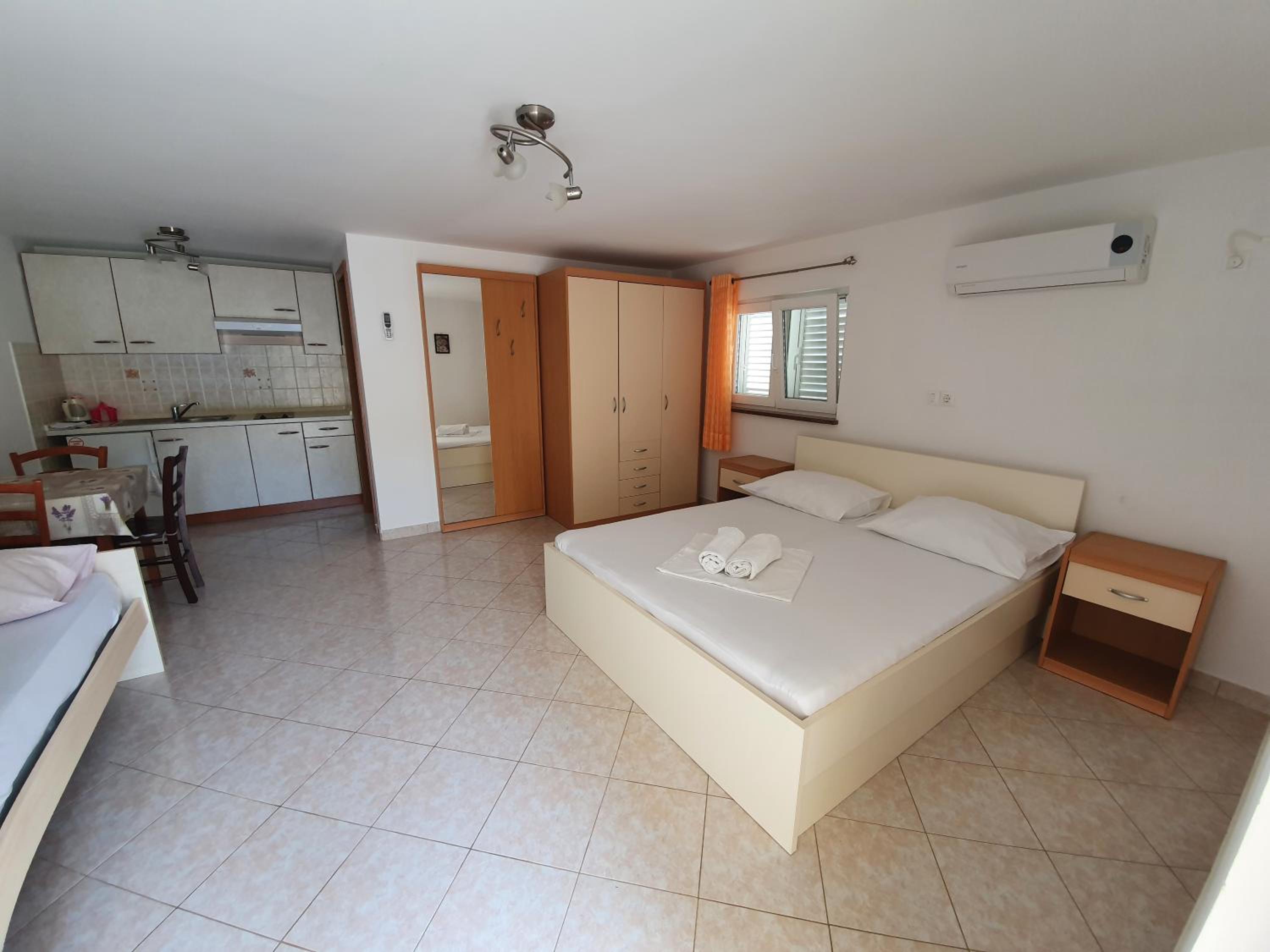 Apartmani Vrtlici Zdenka view 3