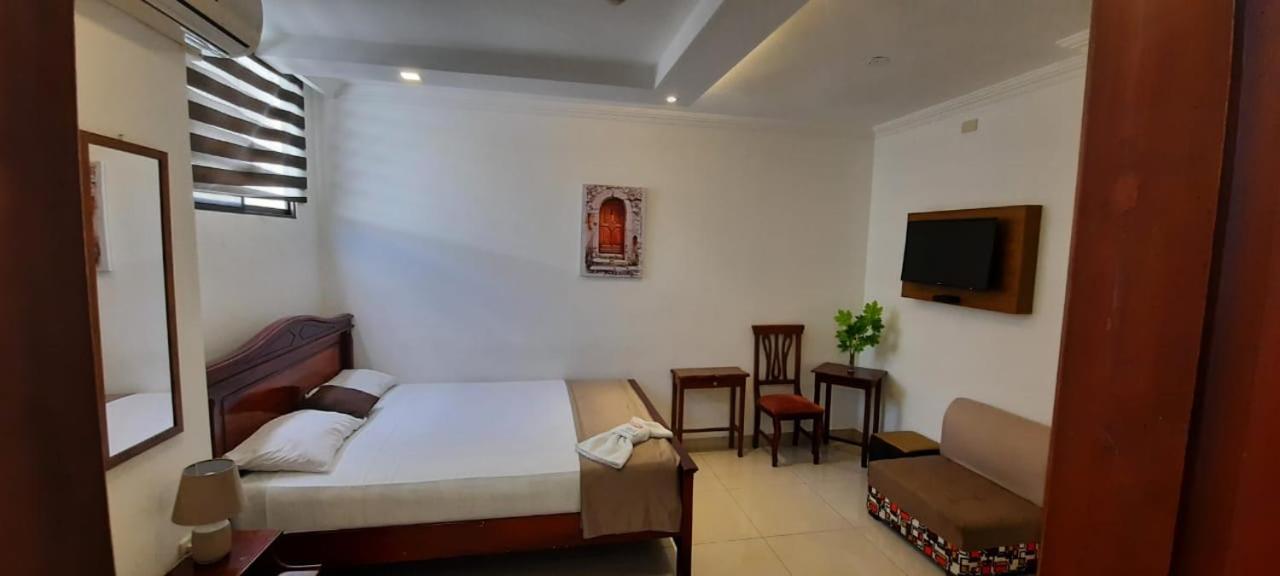 Hostal Perla Real Inn