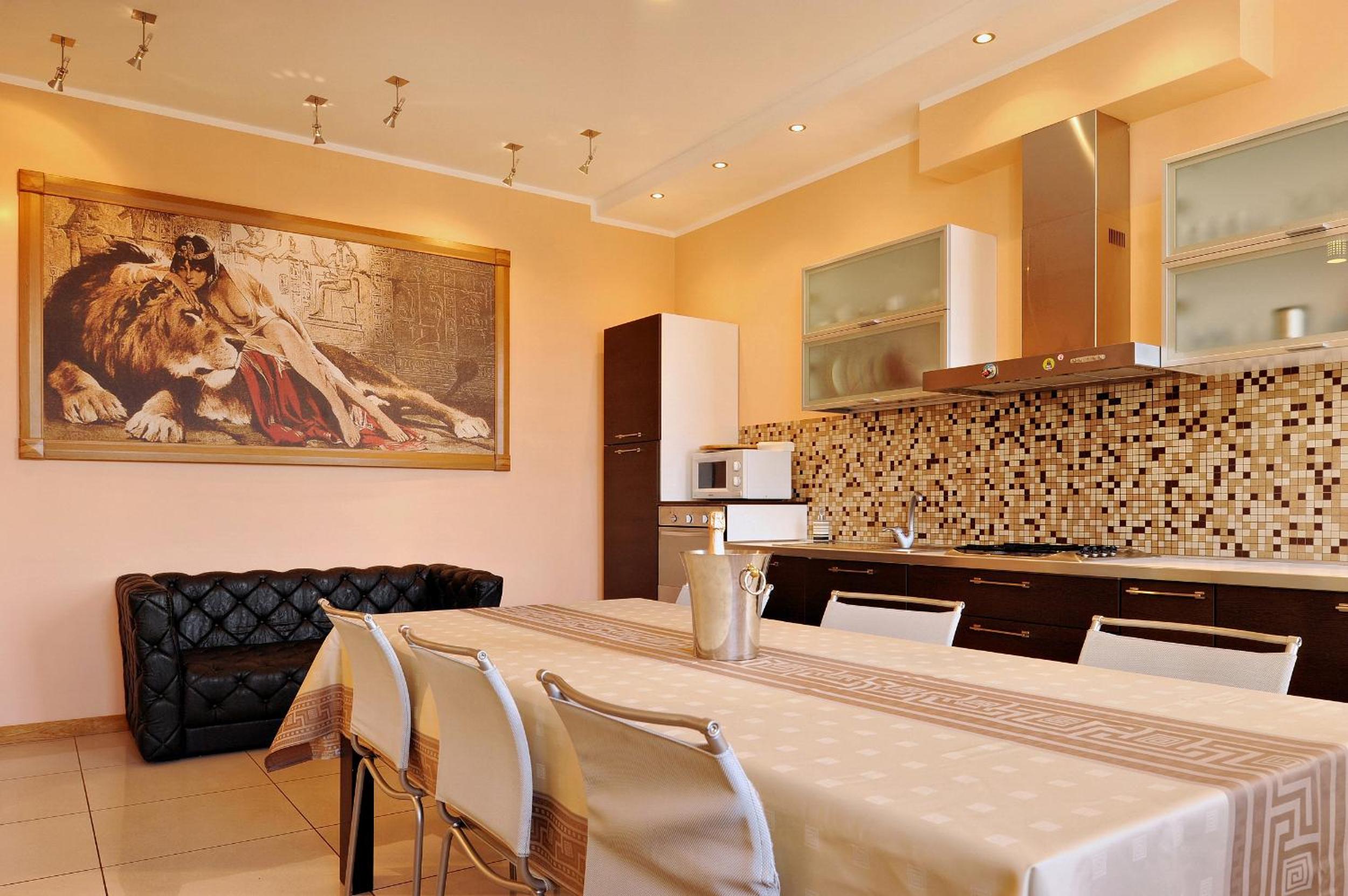 Raina Lux Apartment