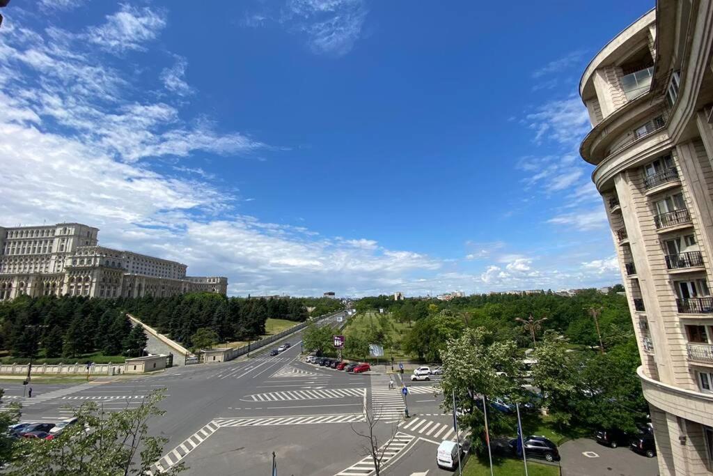 New Luxury Flat in front of the Parliament at Unirii view 5