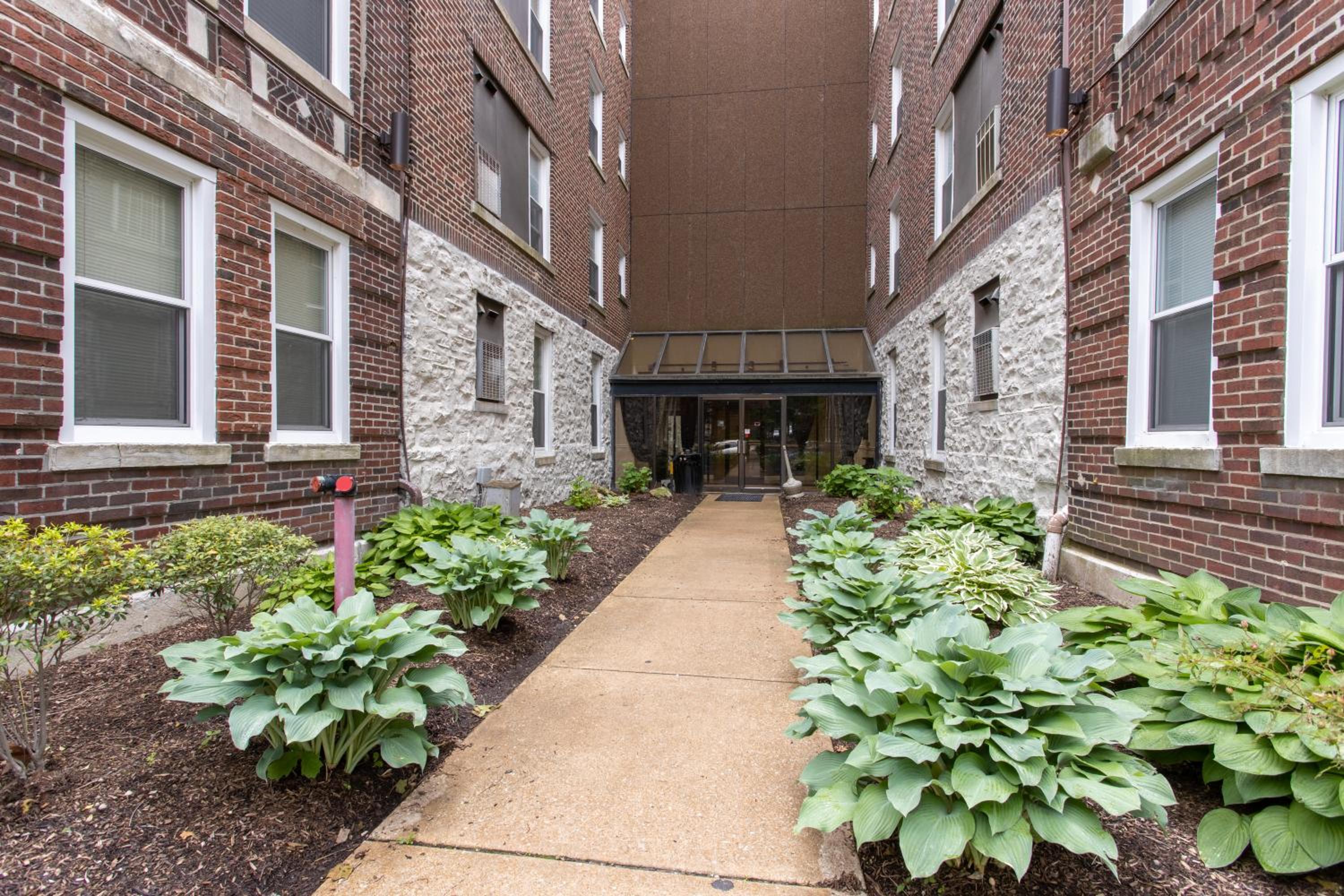 Vibrant Pad next to ForestPark/BJC/WashU view 2