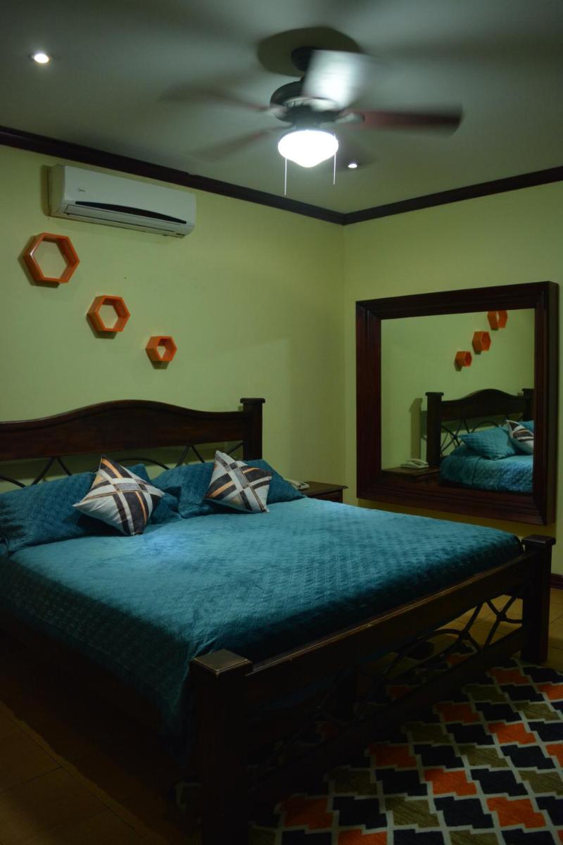 Hotel CR Lounge by Little Havana