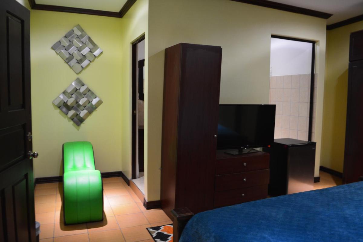 Hotel CR Lounge by Little Havana