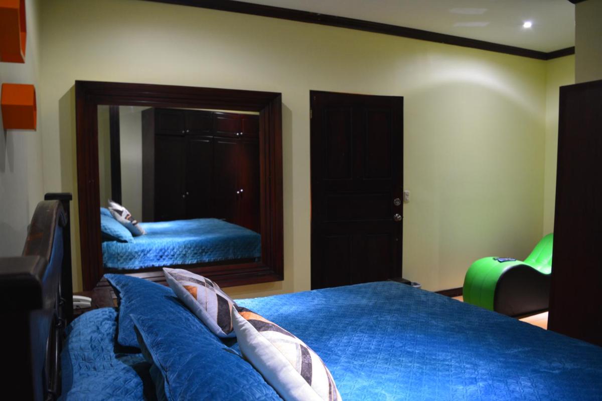 Hotel CR Lounge by Little Havana
