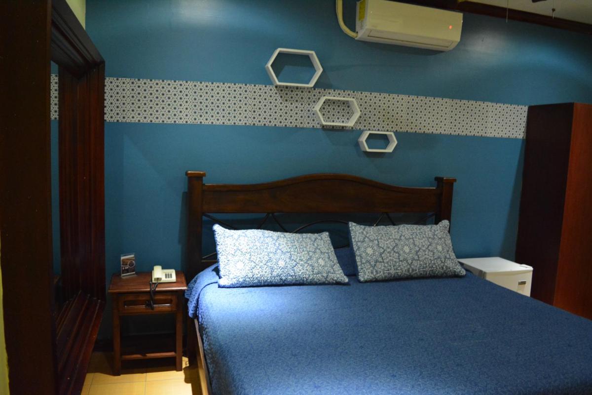 Hotel CR Lounge by Little Havana