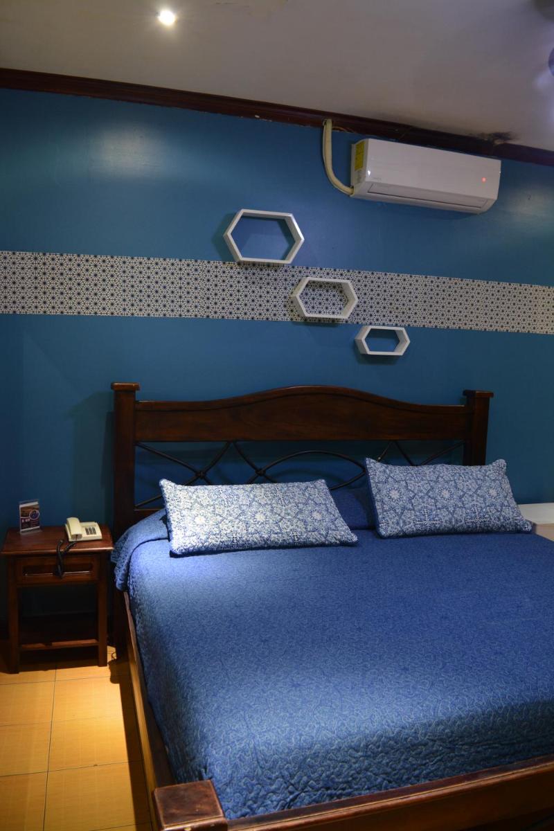 Hotel CR Lounge by Little Havana
