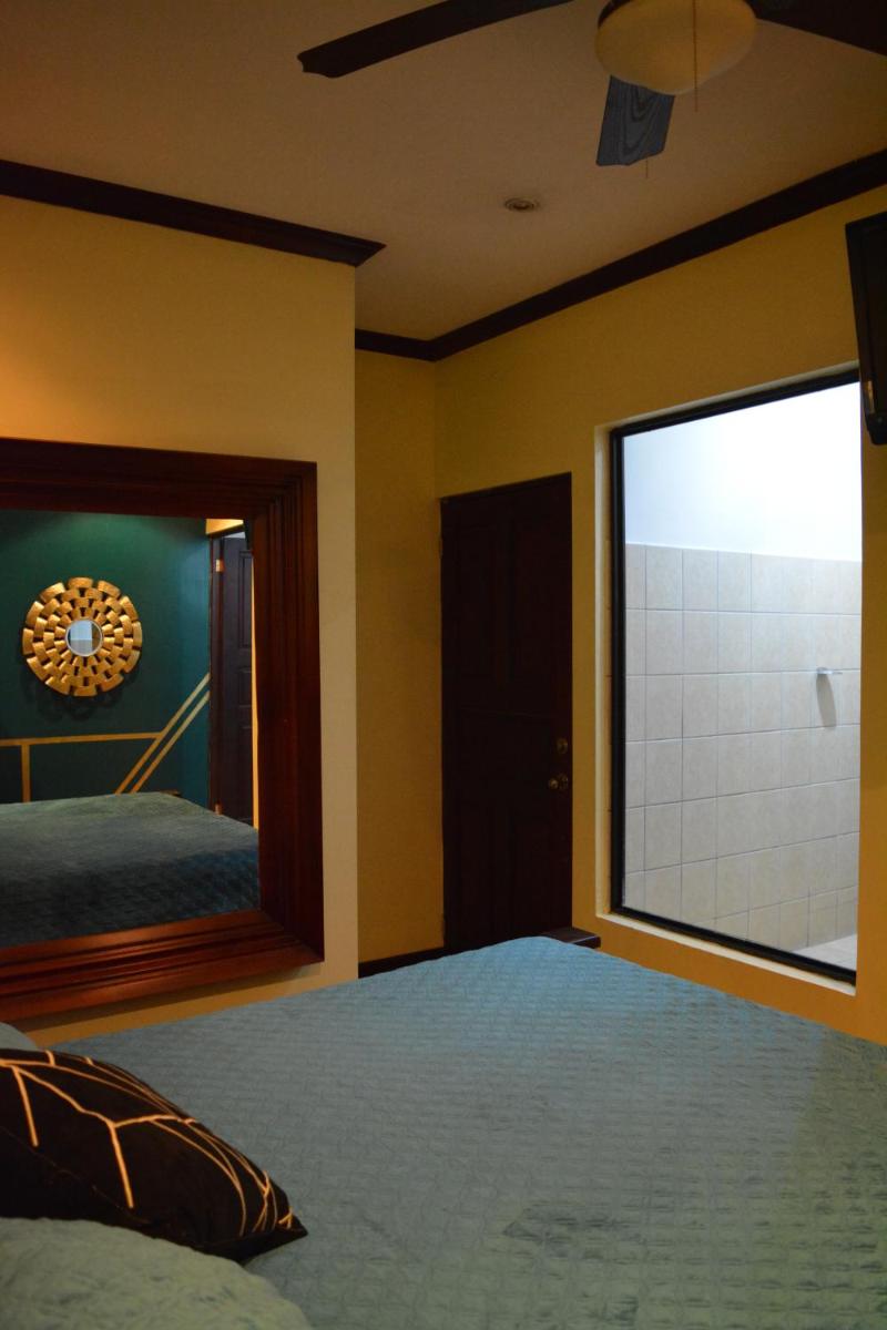 Hotel CR Lounge by Little Havana