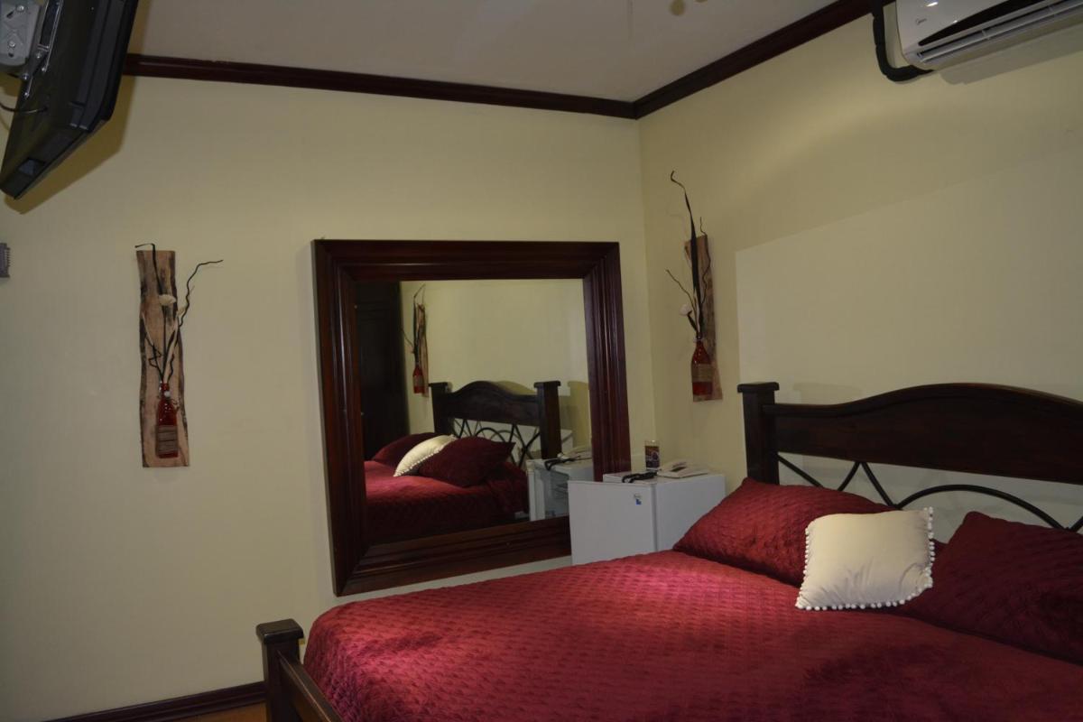 Hotel CR Lounge by Little Havana