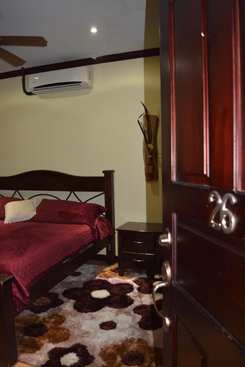 Hotel CR Lounge by Little Havana