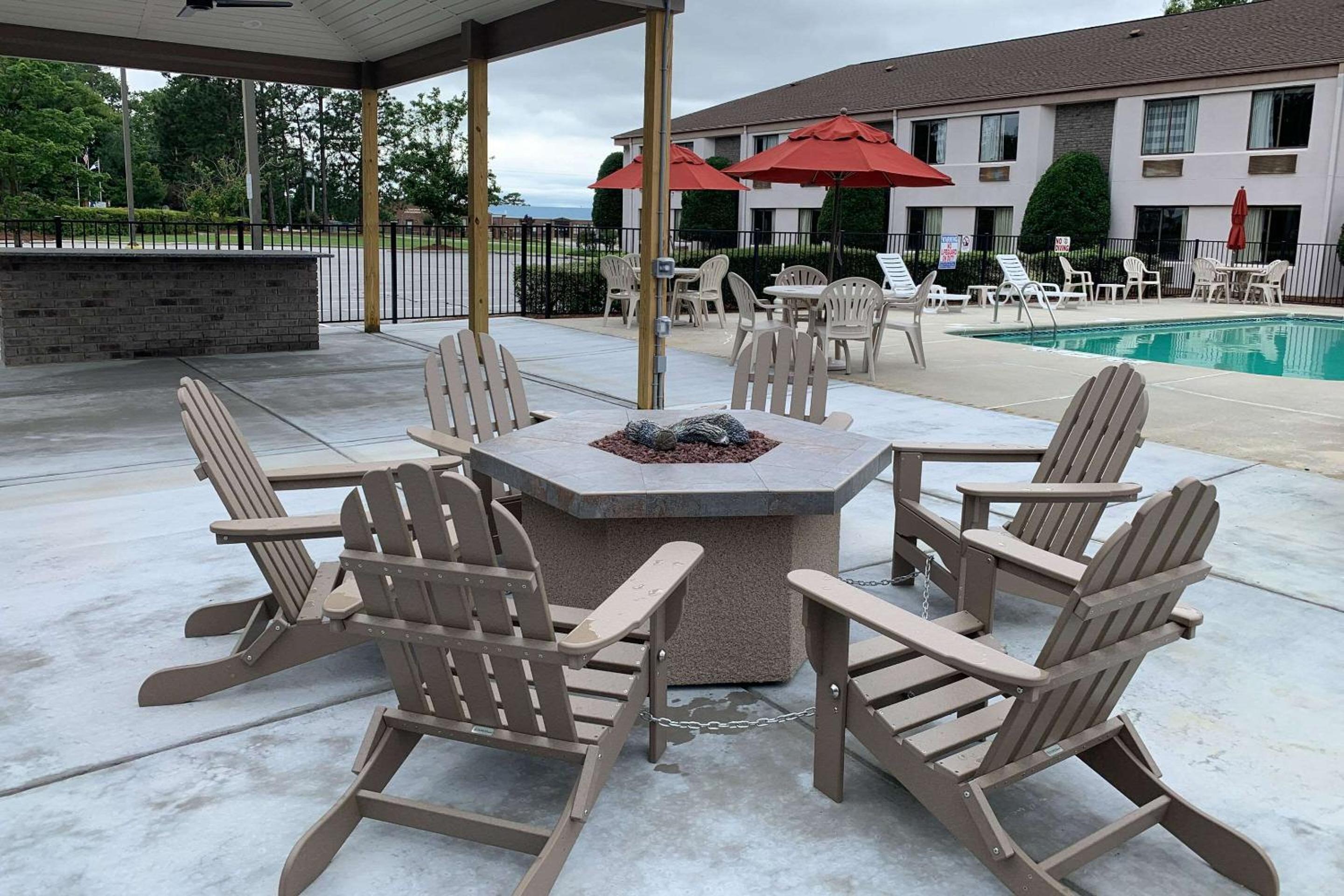 Spring Lake Vacations - Sleep Inn Suites Spring Lake - Fayetteville Near Fort Liberty - Property Image 12