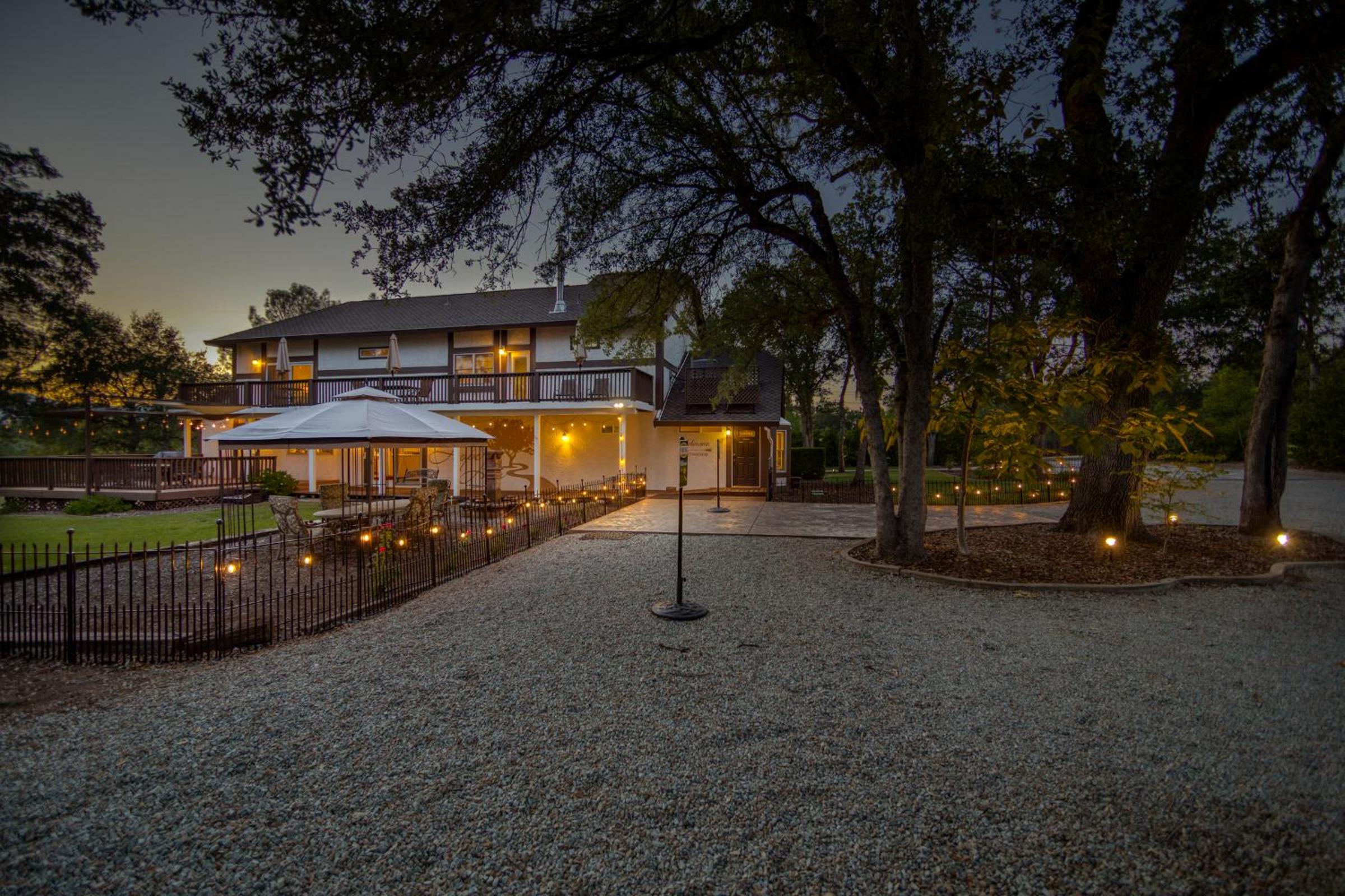 Redding Vacations - Hope Inn Redding - Property Image 9