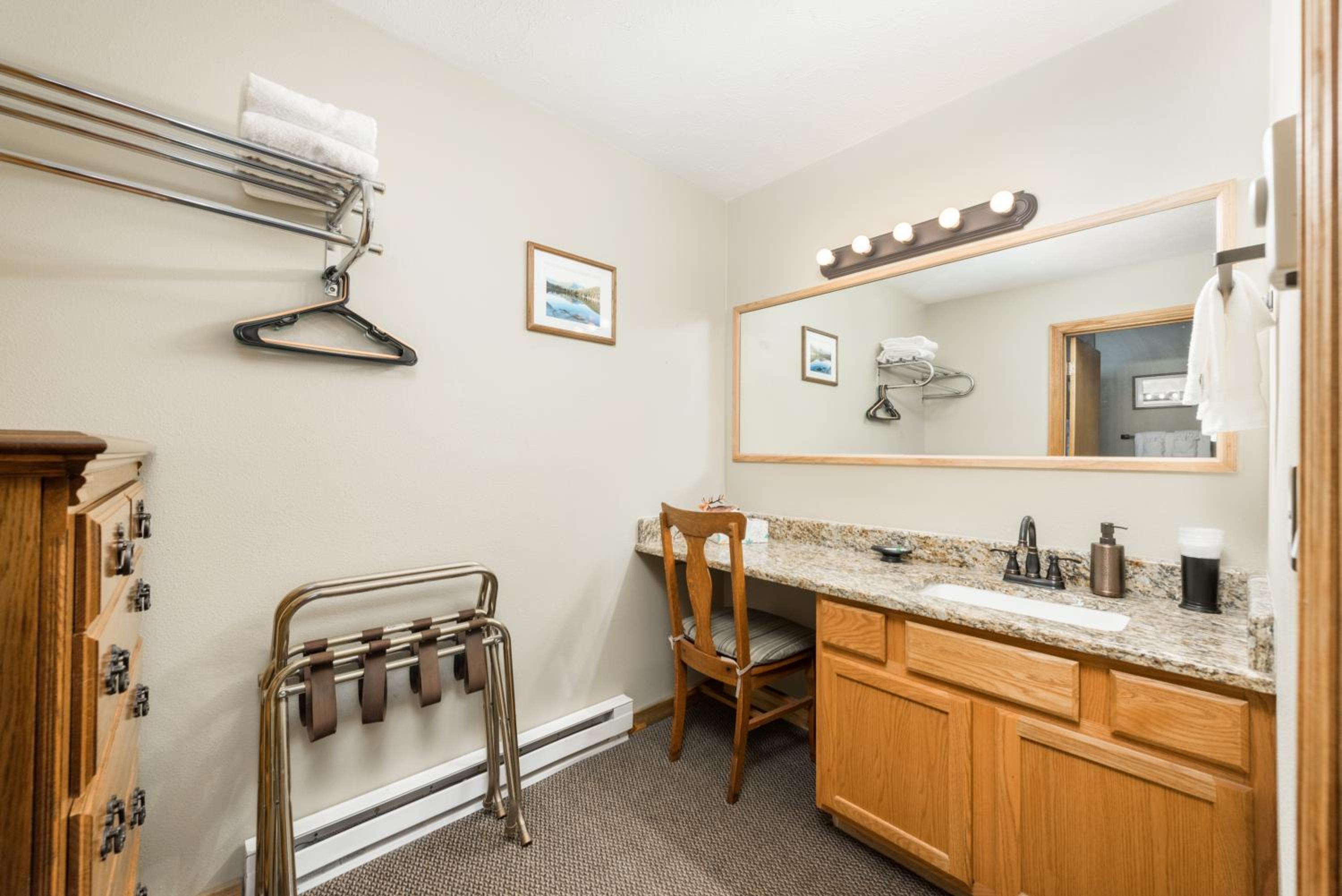 4 Seasons Inn on Fall River - Property Image 25