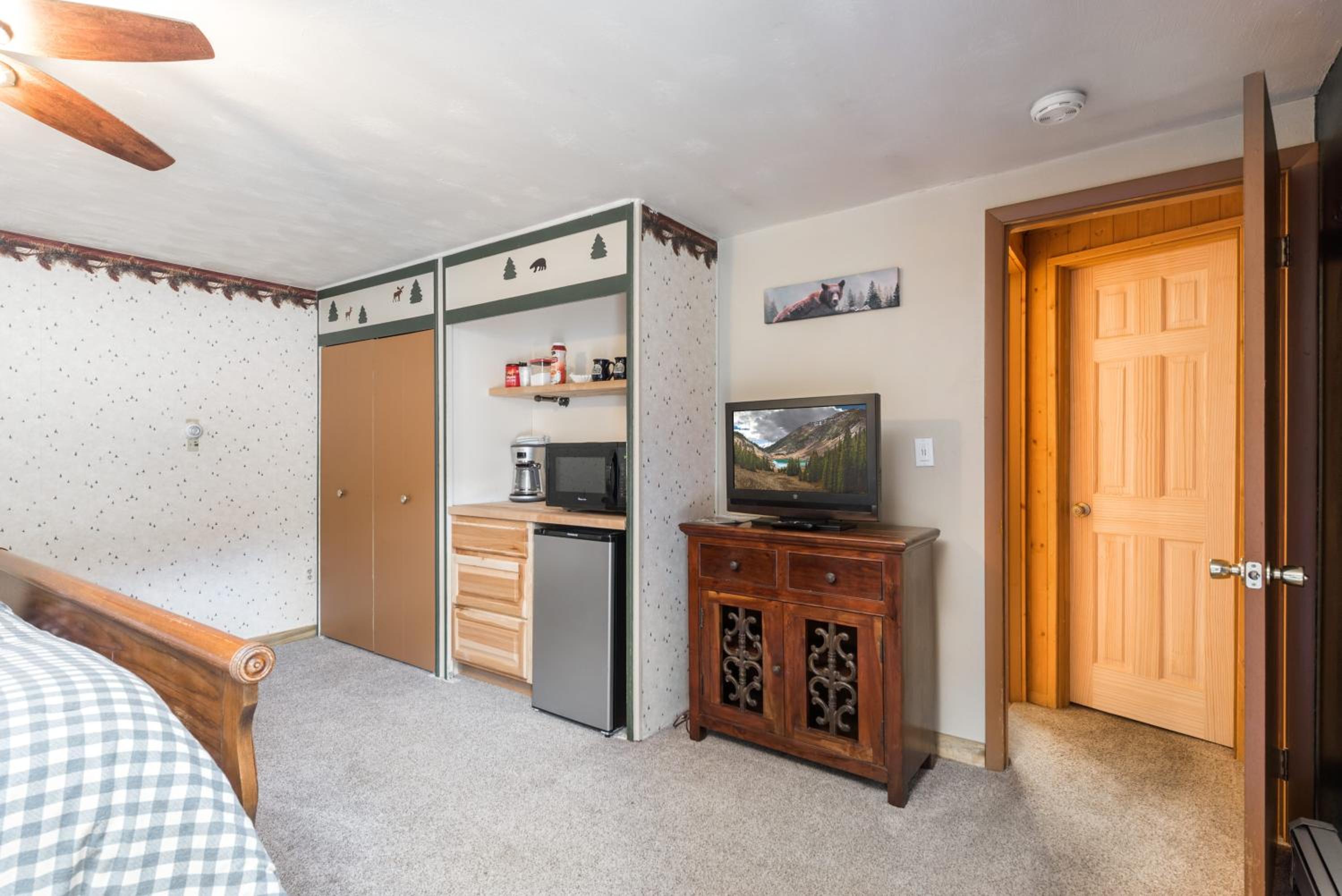 4 Seasons Inn on Fall River - Property Image 16