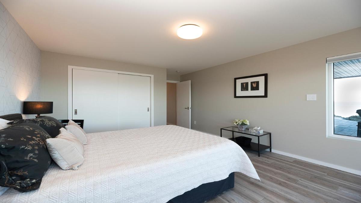Otter Grotto 1 bed suite - Oceanfront Relaxation