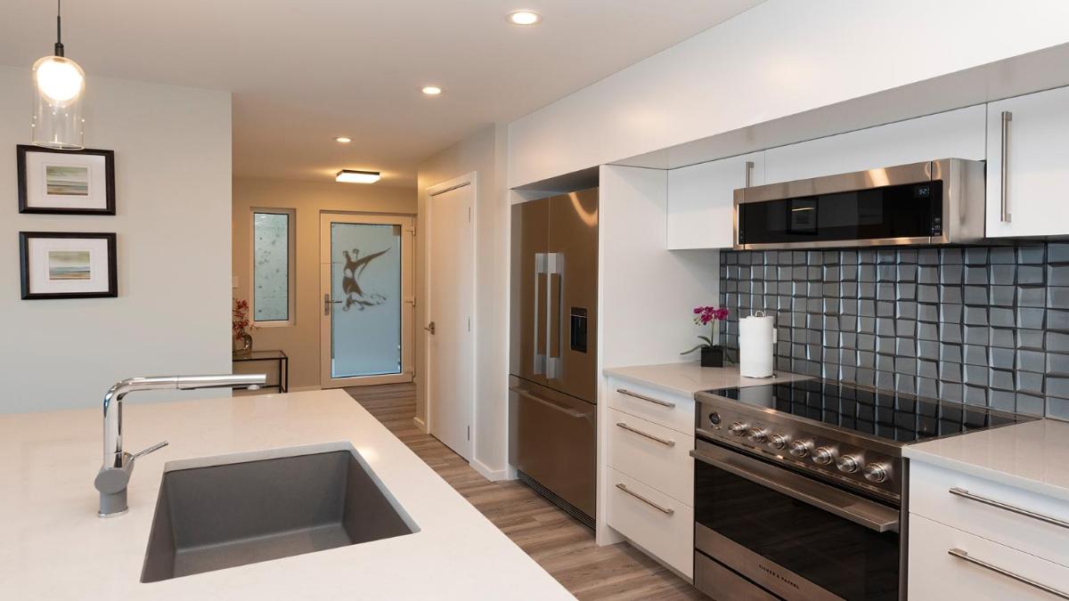 Otter Grotto 1 bed suite - Oceanfront Relaxation