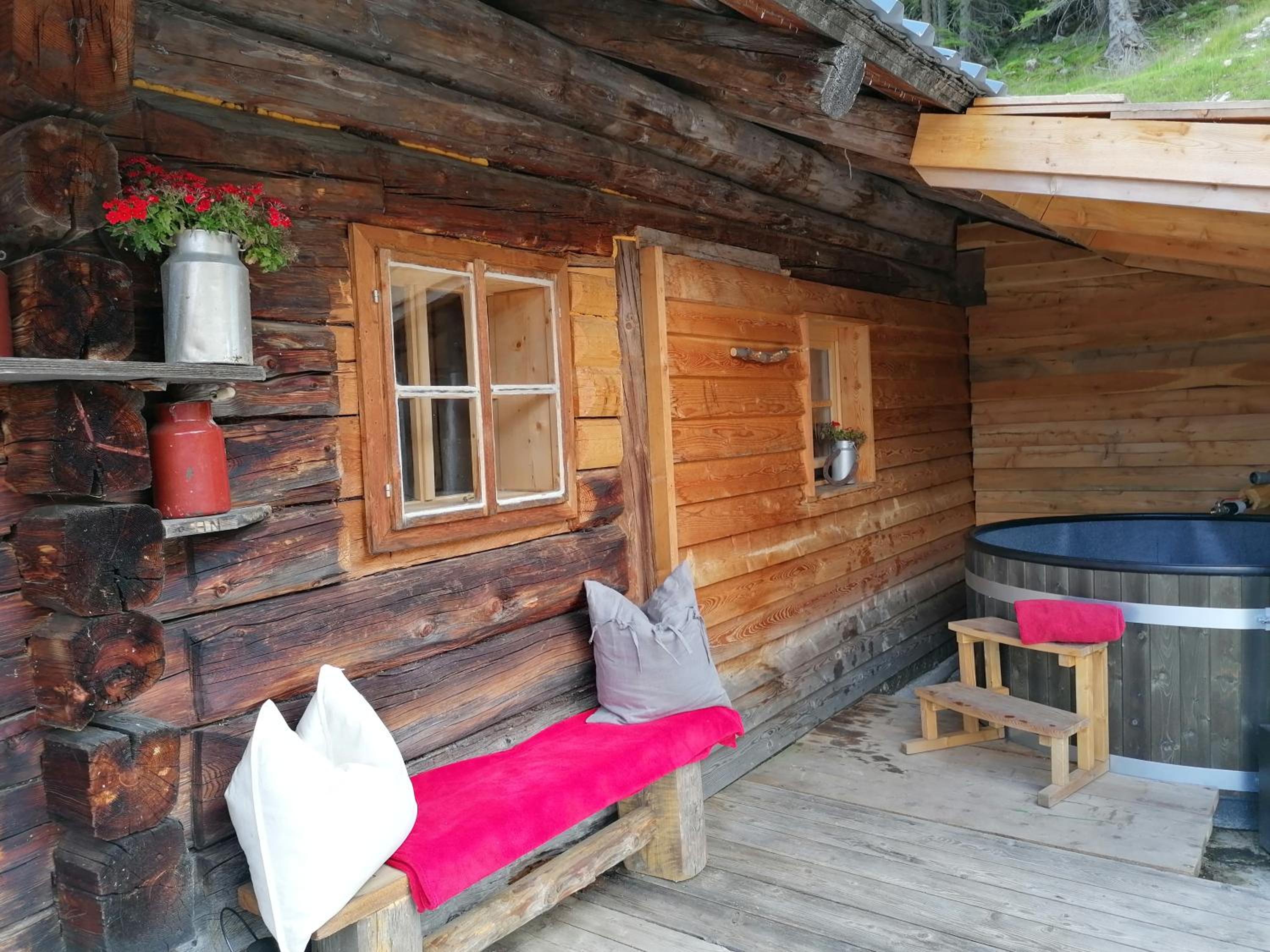 Ampferkaralm Hütte view 2