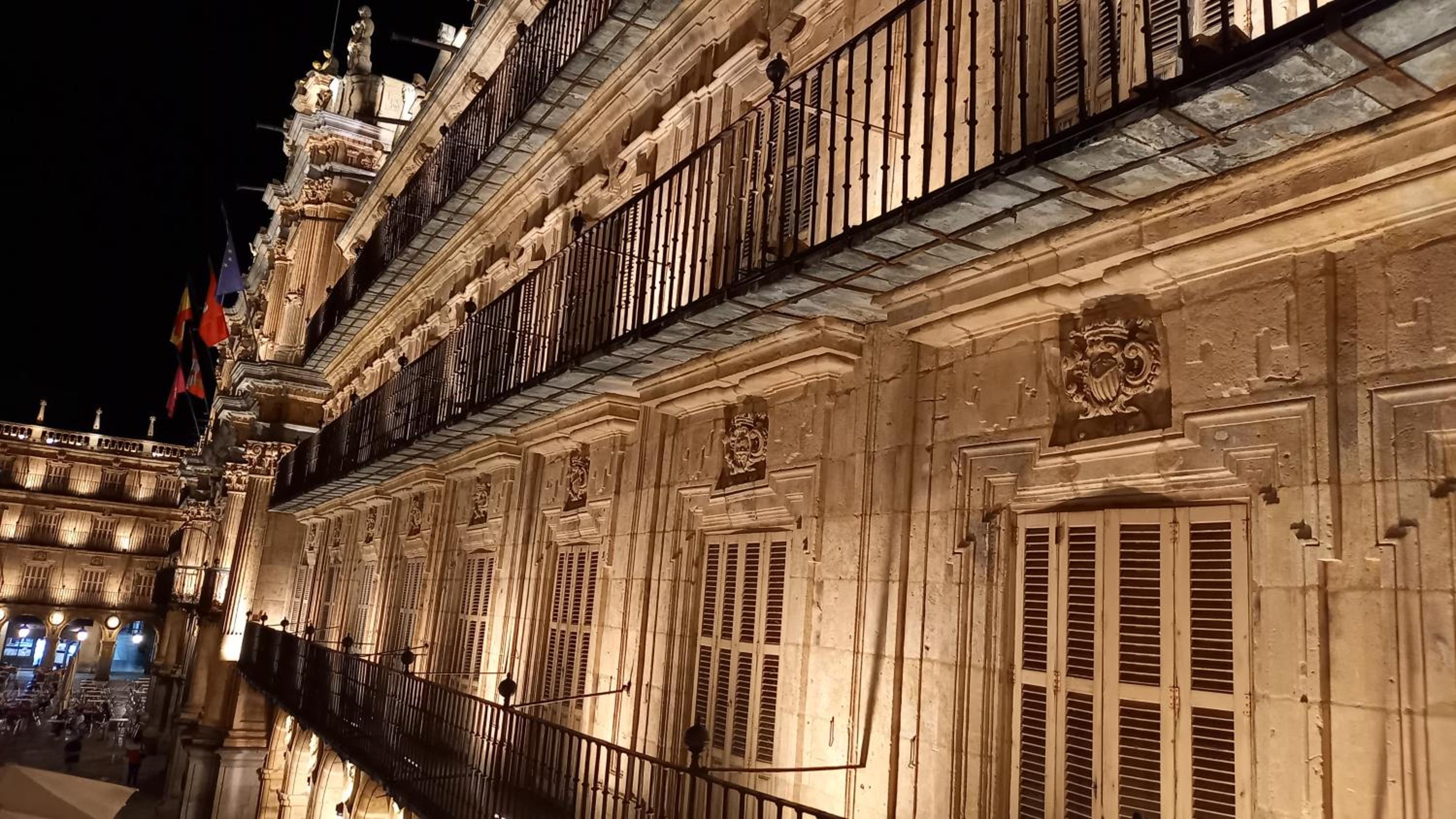 Calle Toro 2, 1º con balcones a la misma Plaza Mayor!!