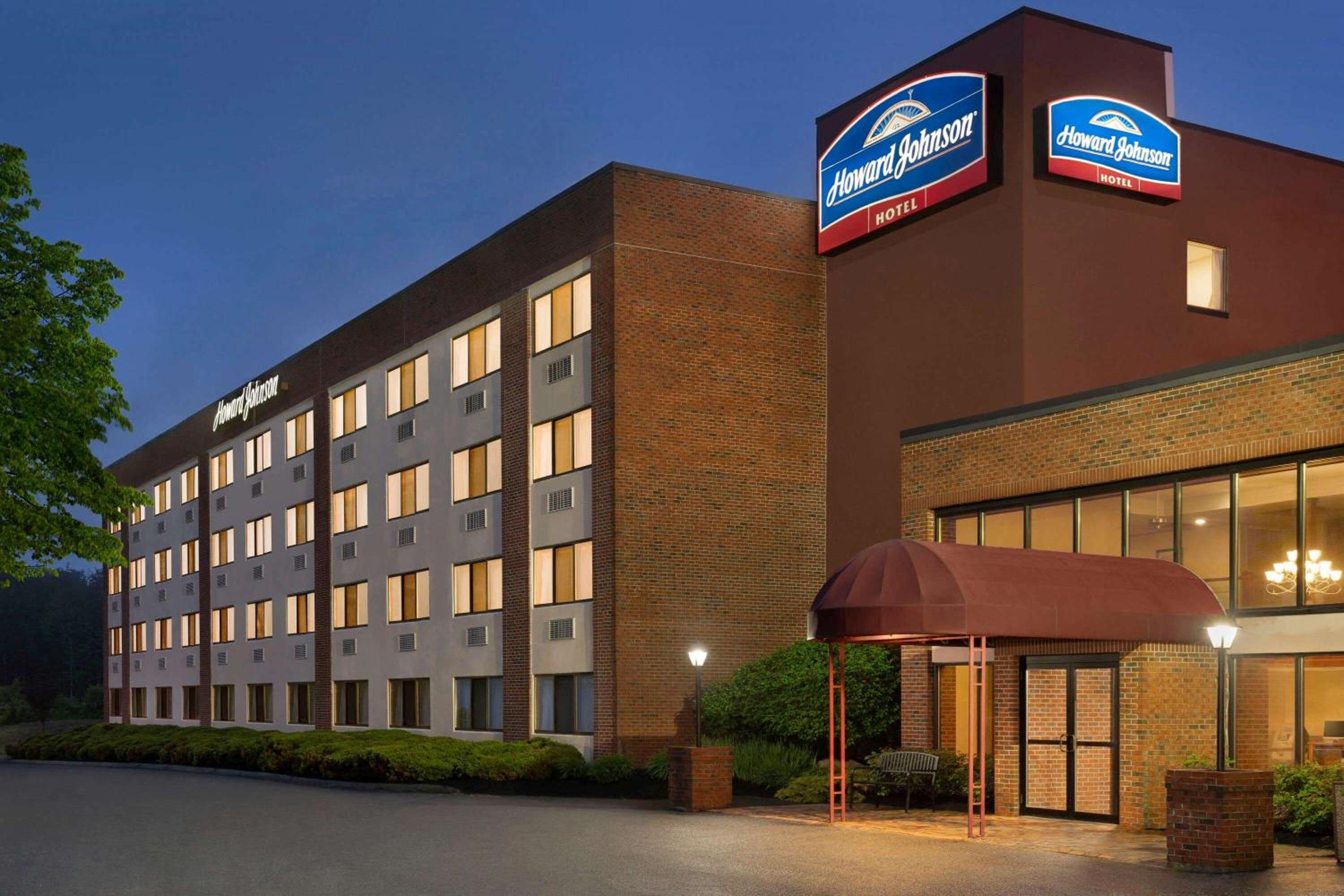 Hotel Howard Johnson by Wyndham South Portland - Image 1