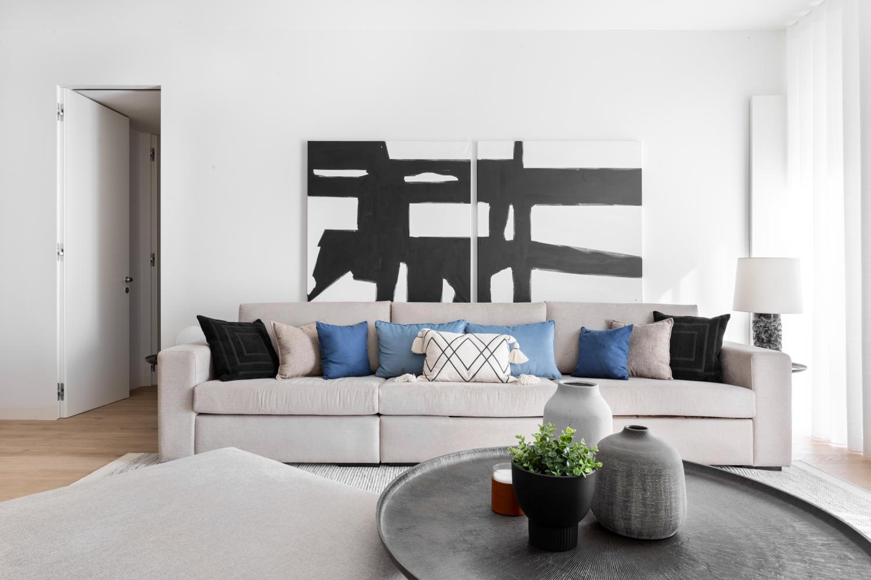 JOIVY Elegant 1-BR Apartment in Perfect Centre view 4