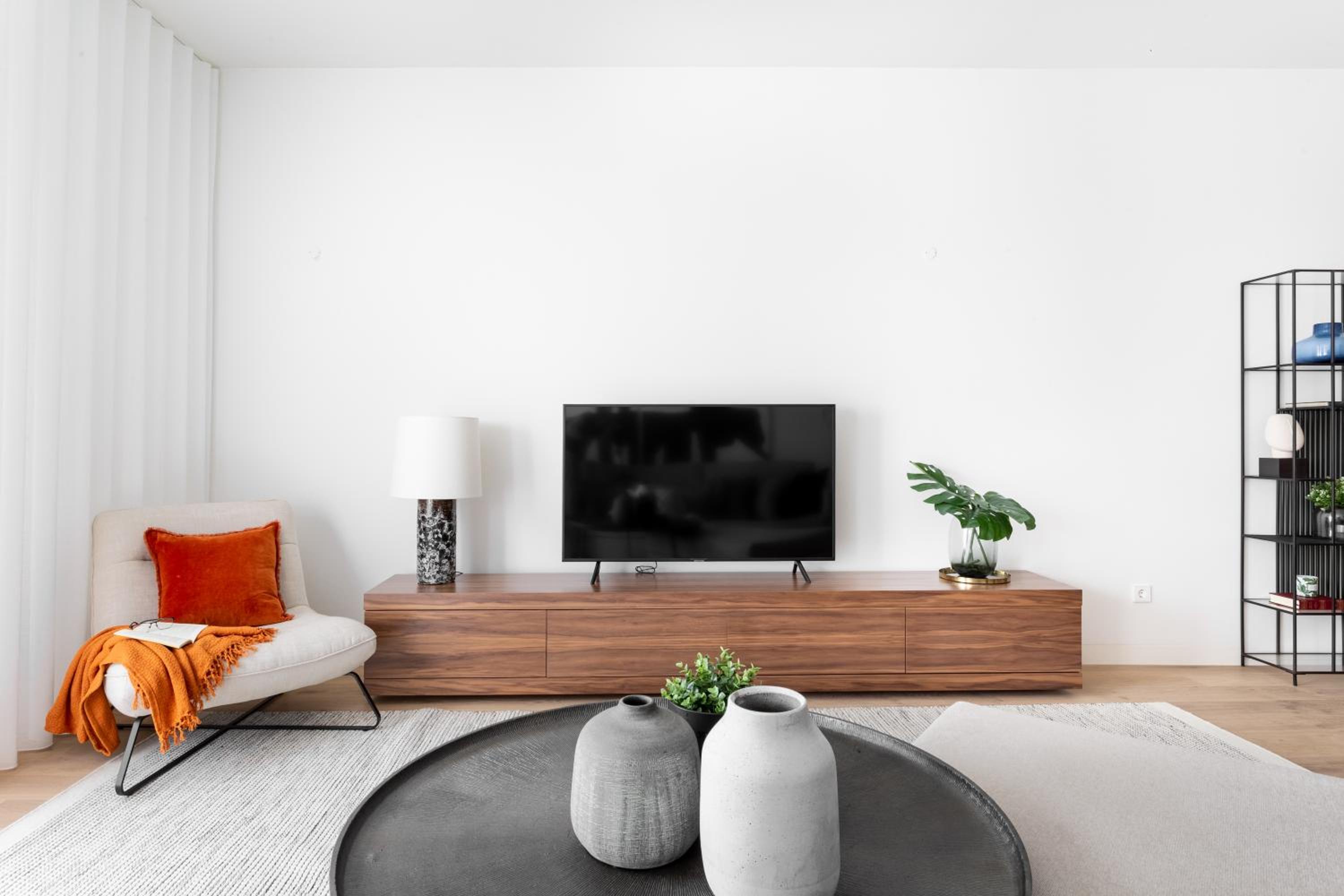 JOIVY Elegant 1-BR Apartment in Perfect Centre view 5