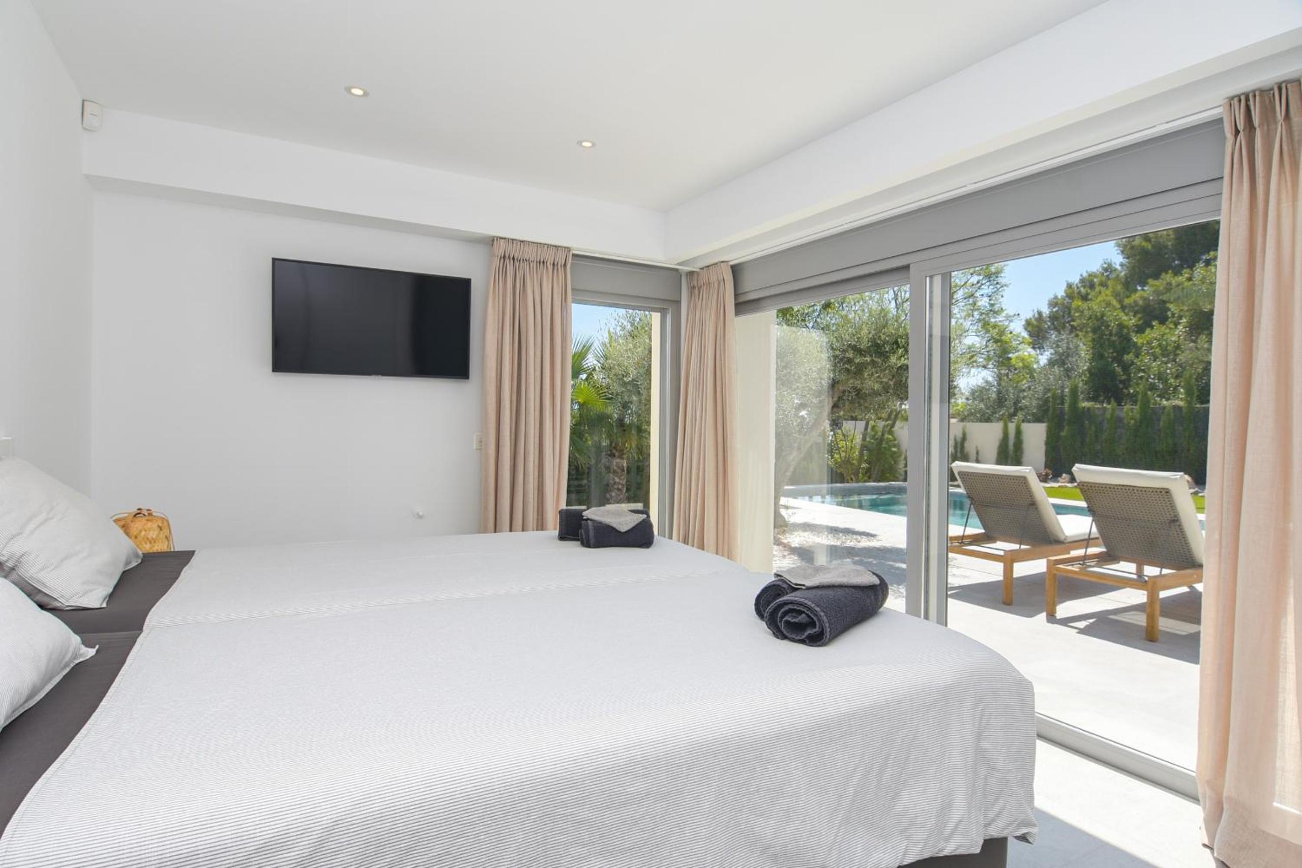Graham Holiday Rentals - Les Bassetes view 4