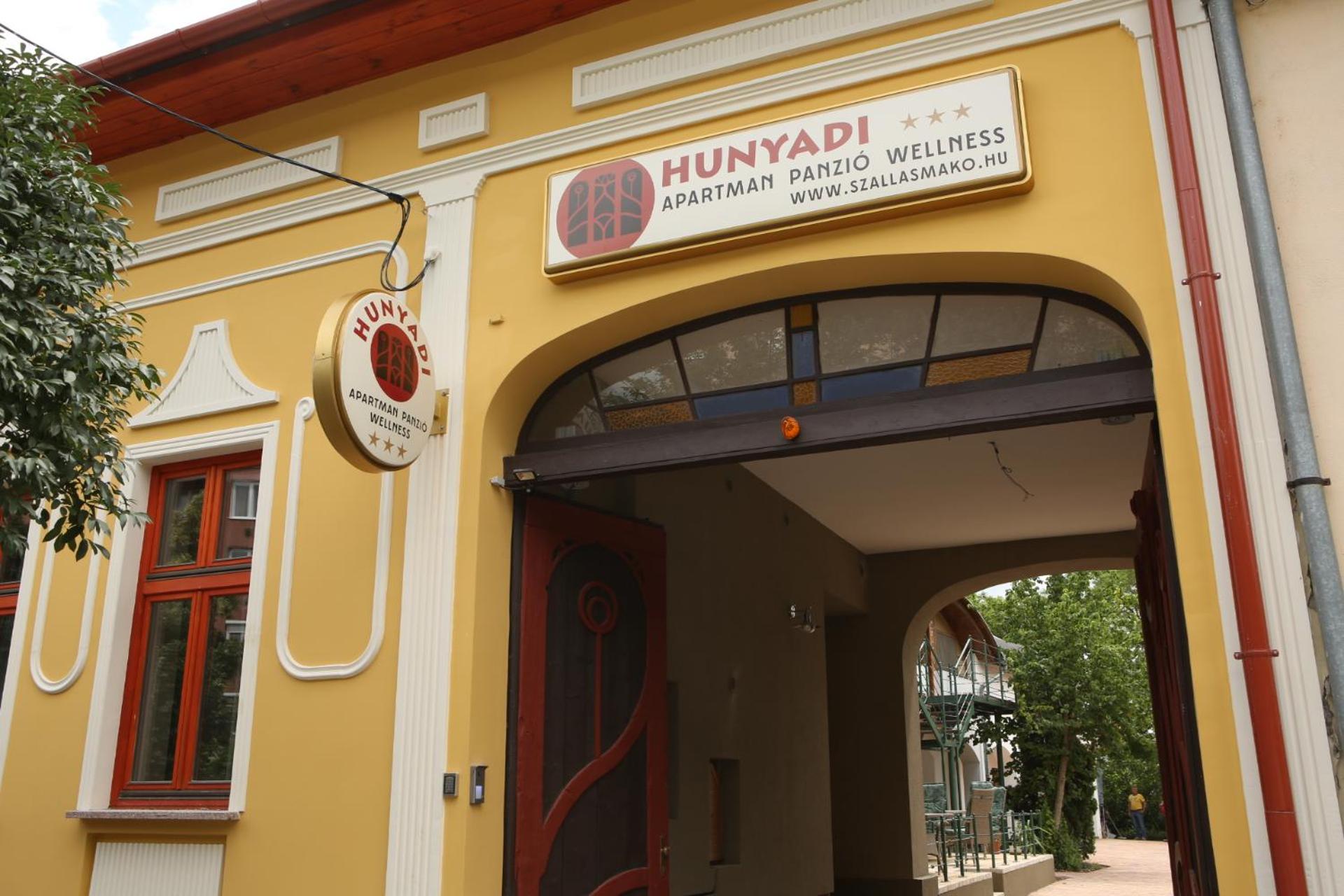 Hotel Hunyadi Panzió- Apartmanház