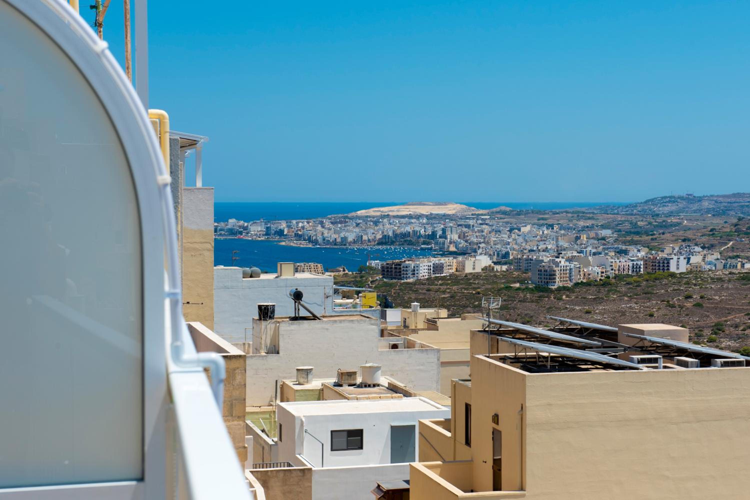 Summer Breeze Apartment with panoramic terrace - by Getawaysmalta view 5