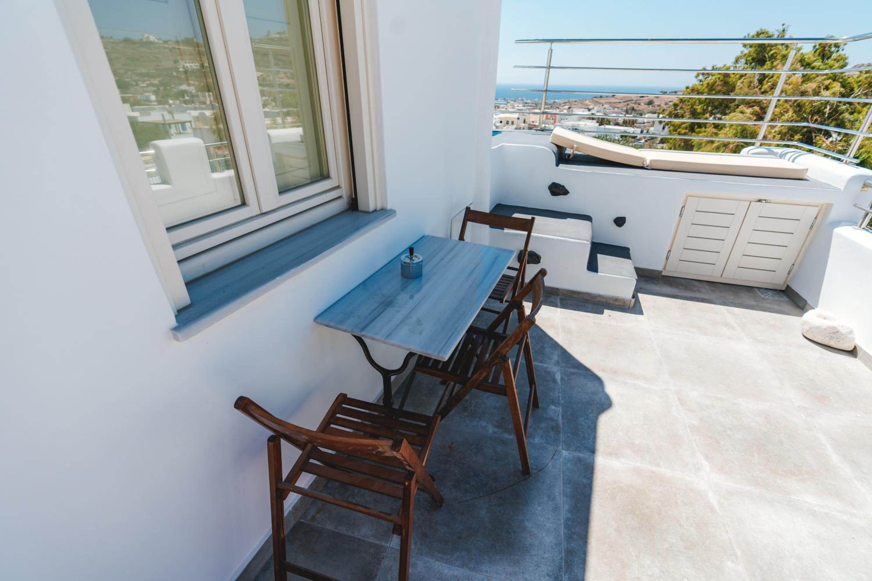 Lux house with outdoor jacuzzi and sea view in Santorini photo 2
