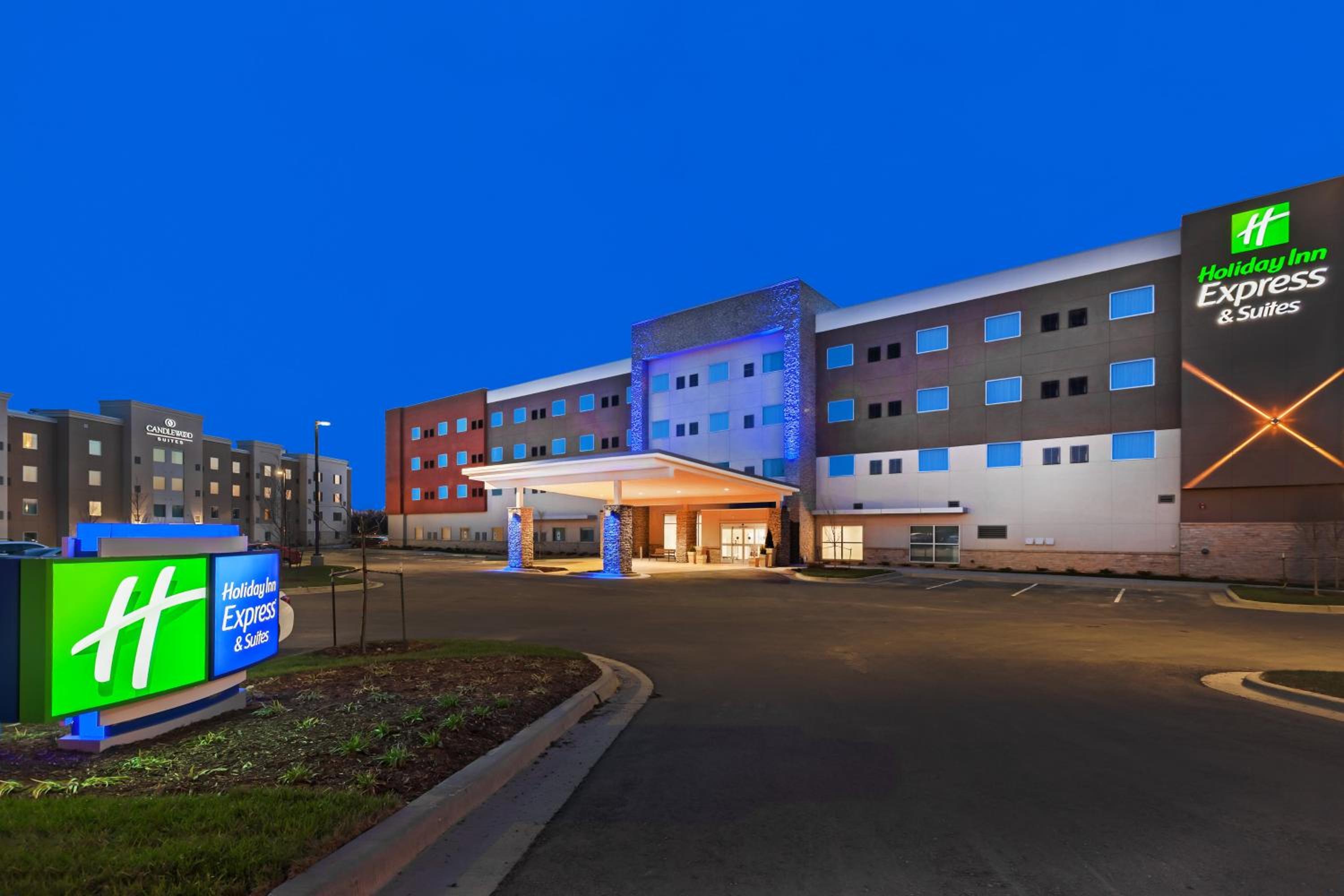 Hotel Holiday Inn Express & Suites Lenexa - Overland Park Area By Ihg