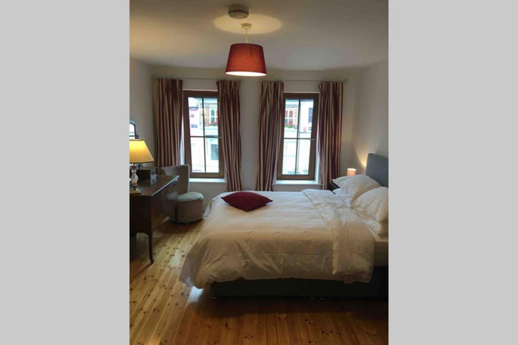 Apartment 4, Clifden Bay Apartments view 2