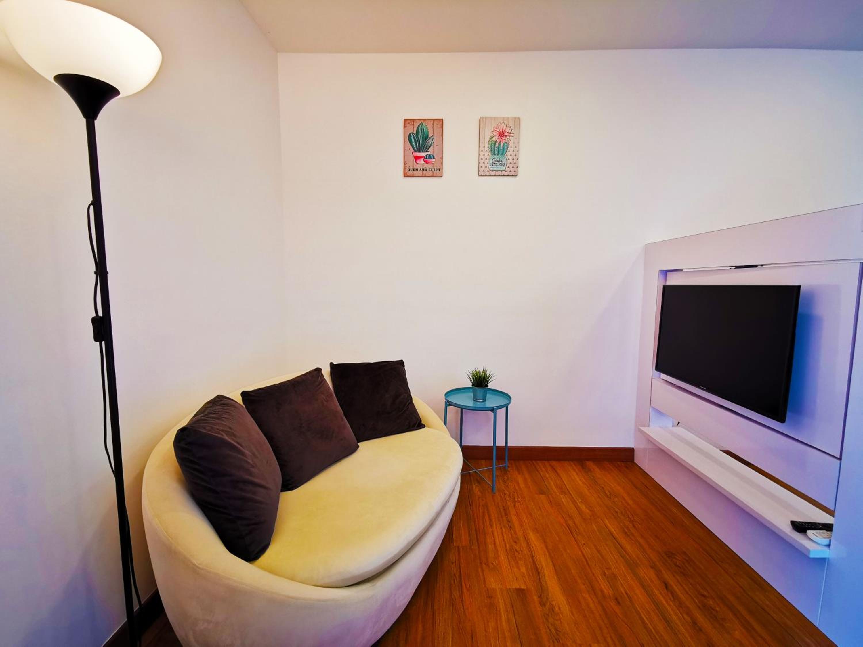 Simfoni Level 39 Superior Designer Studio with 100mbps WiFi & Netflix photo 4