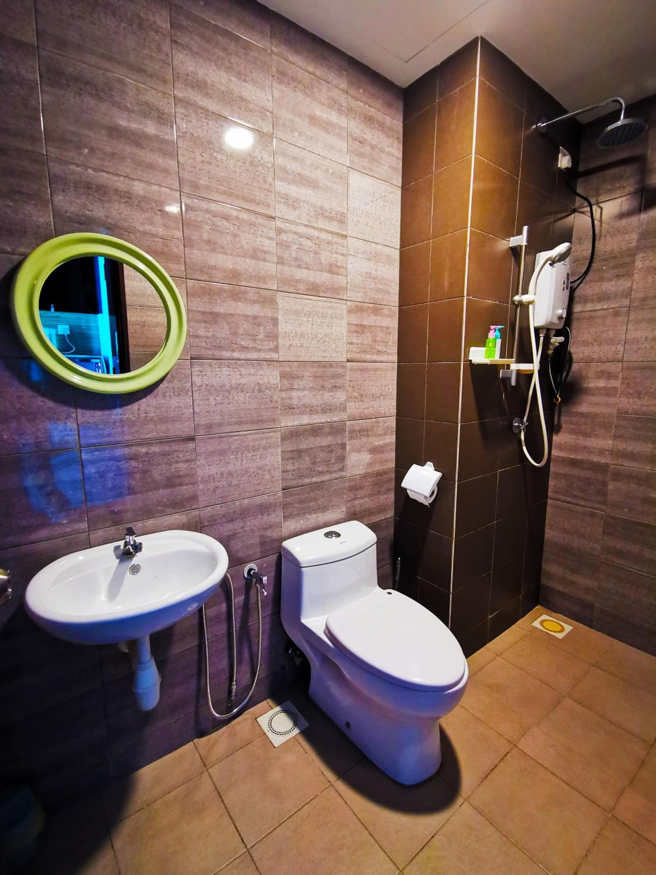 Simfoni Level 39 Superior Designer Studio with 100mbps WiFi & Netflix photo 6