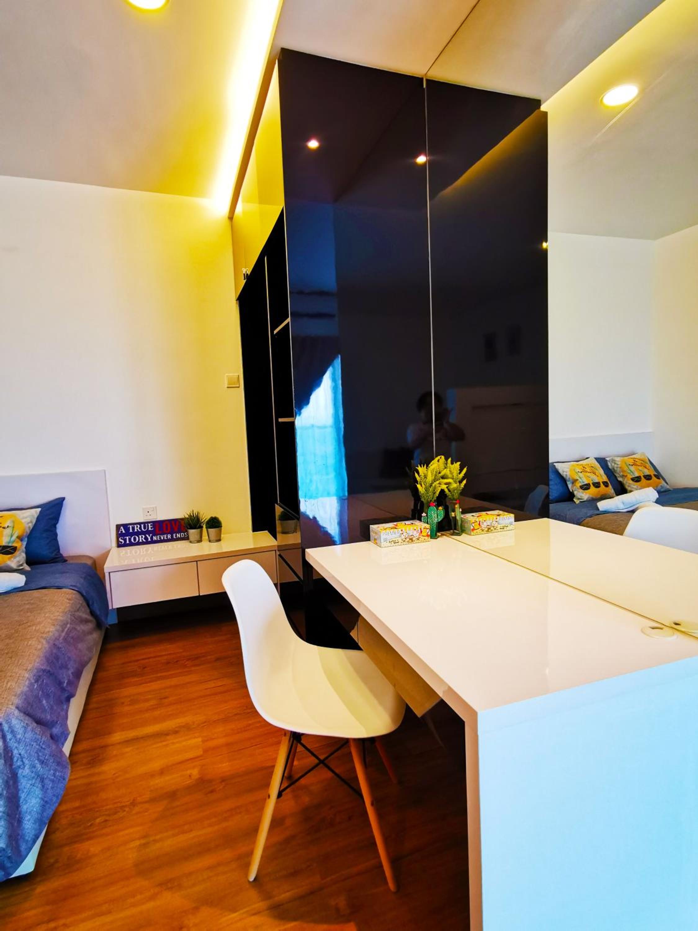 Simfoni Level 39 Superior Designer Studio with 100mbps WiFi & Netflix photo 7