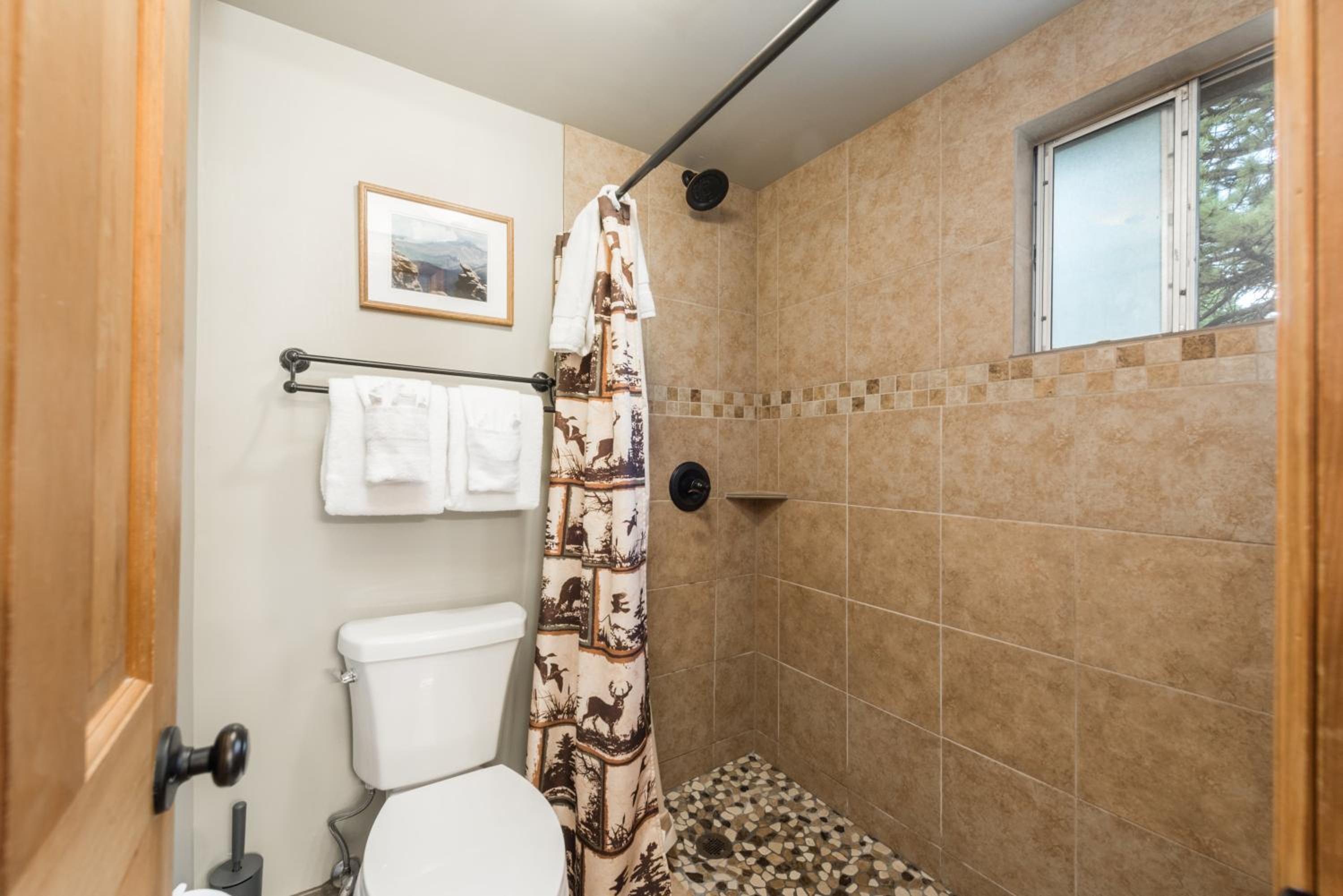 4 Seasons Inn on Fall River - Property Image 35