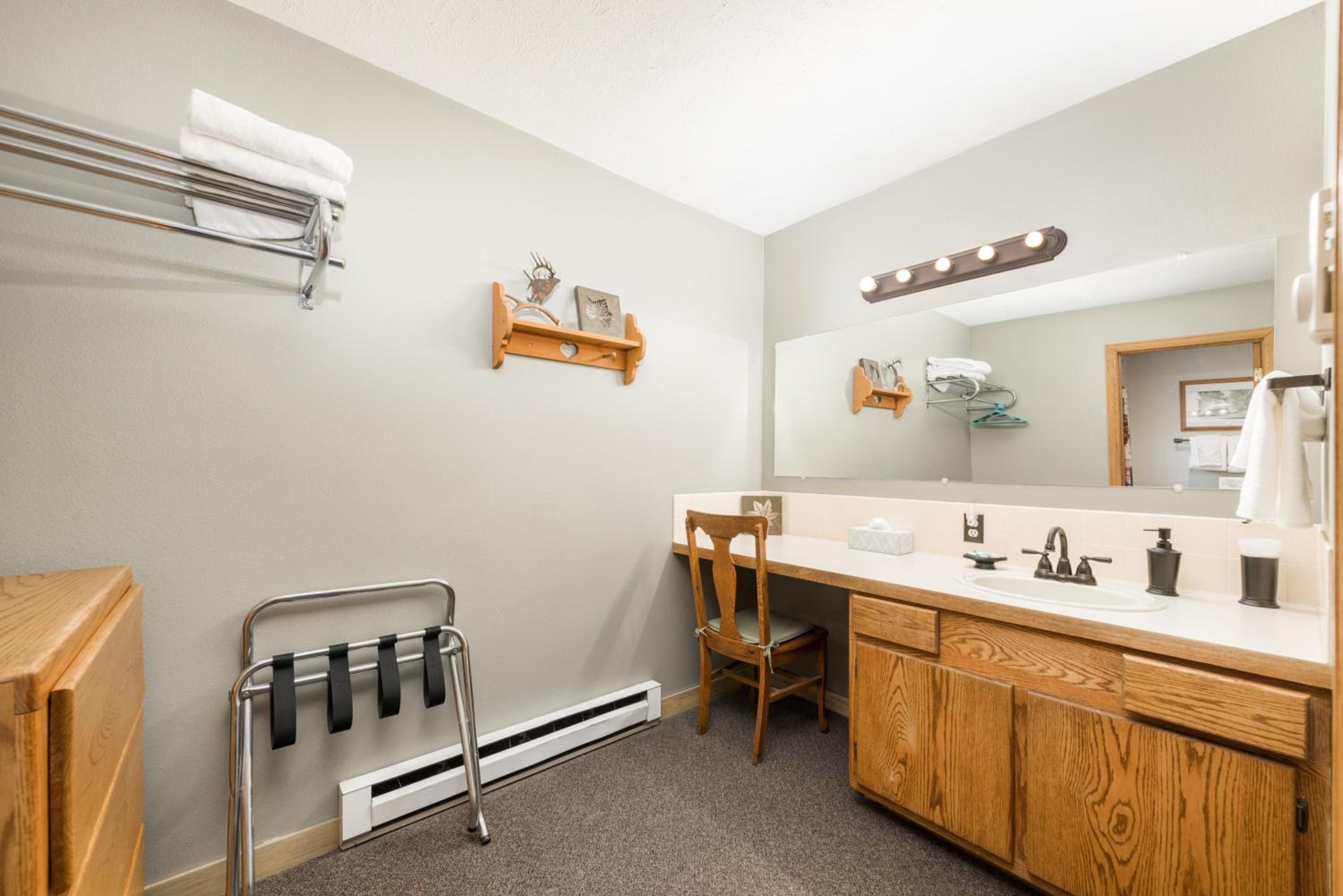 4 Seasons Inn on Fall River - Property Image 18