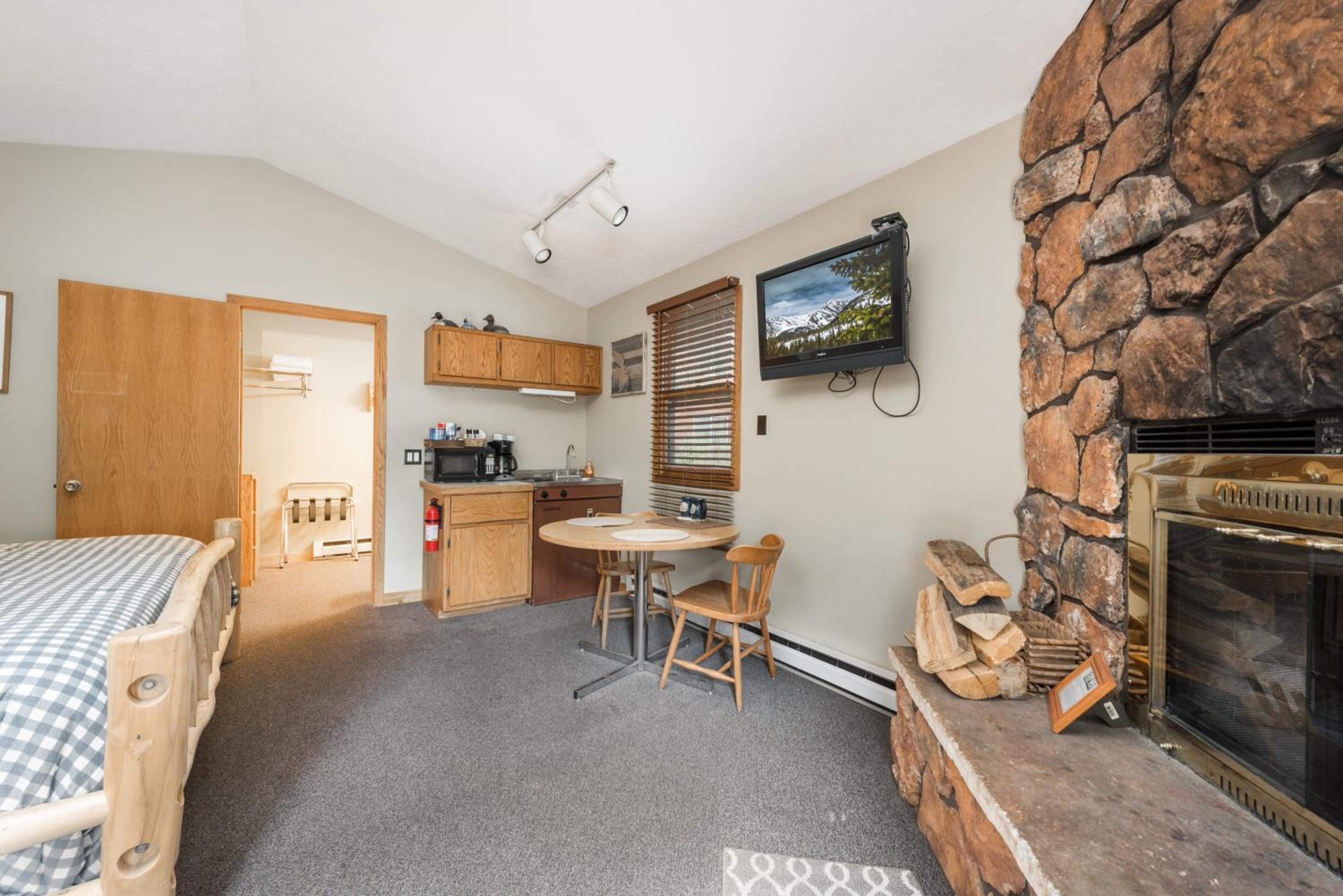 4 Seasons Inn on Fall River - Property Image 22