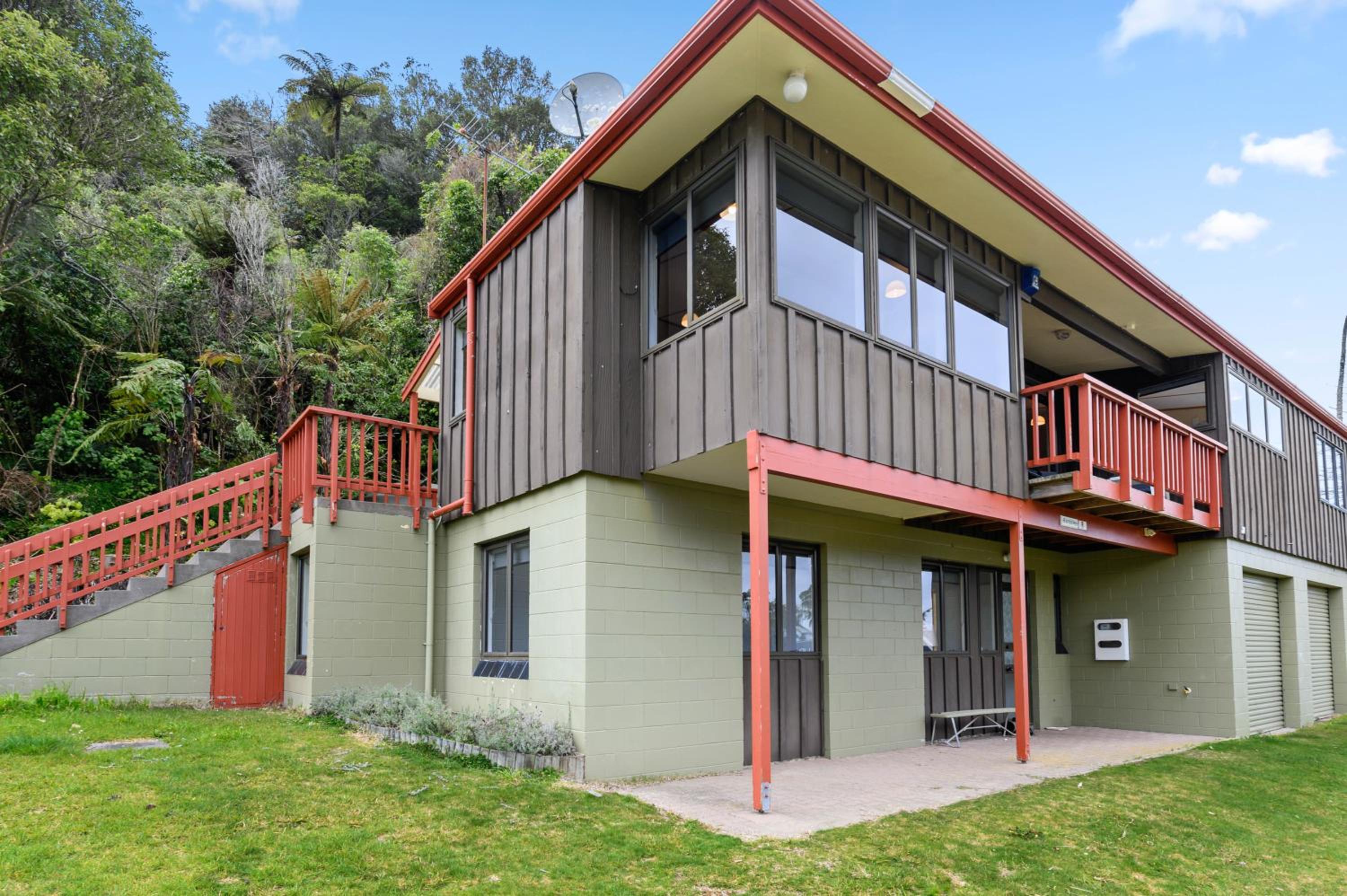 Escape to the Lake - Lake Rotoiti Bach