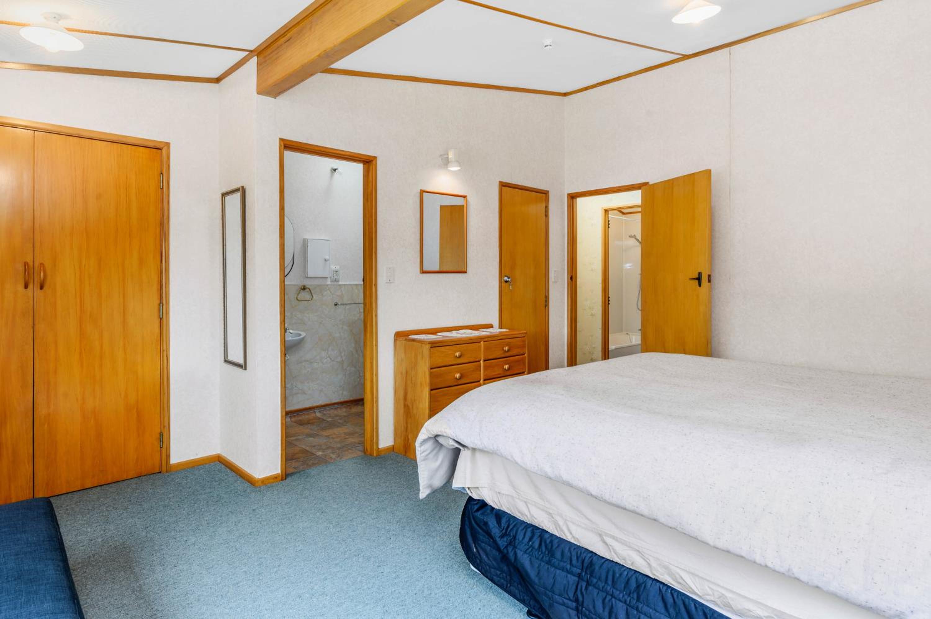 Escape to the Lake - Lake Rotoiti Bach